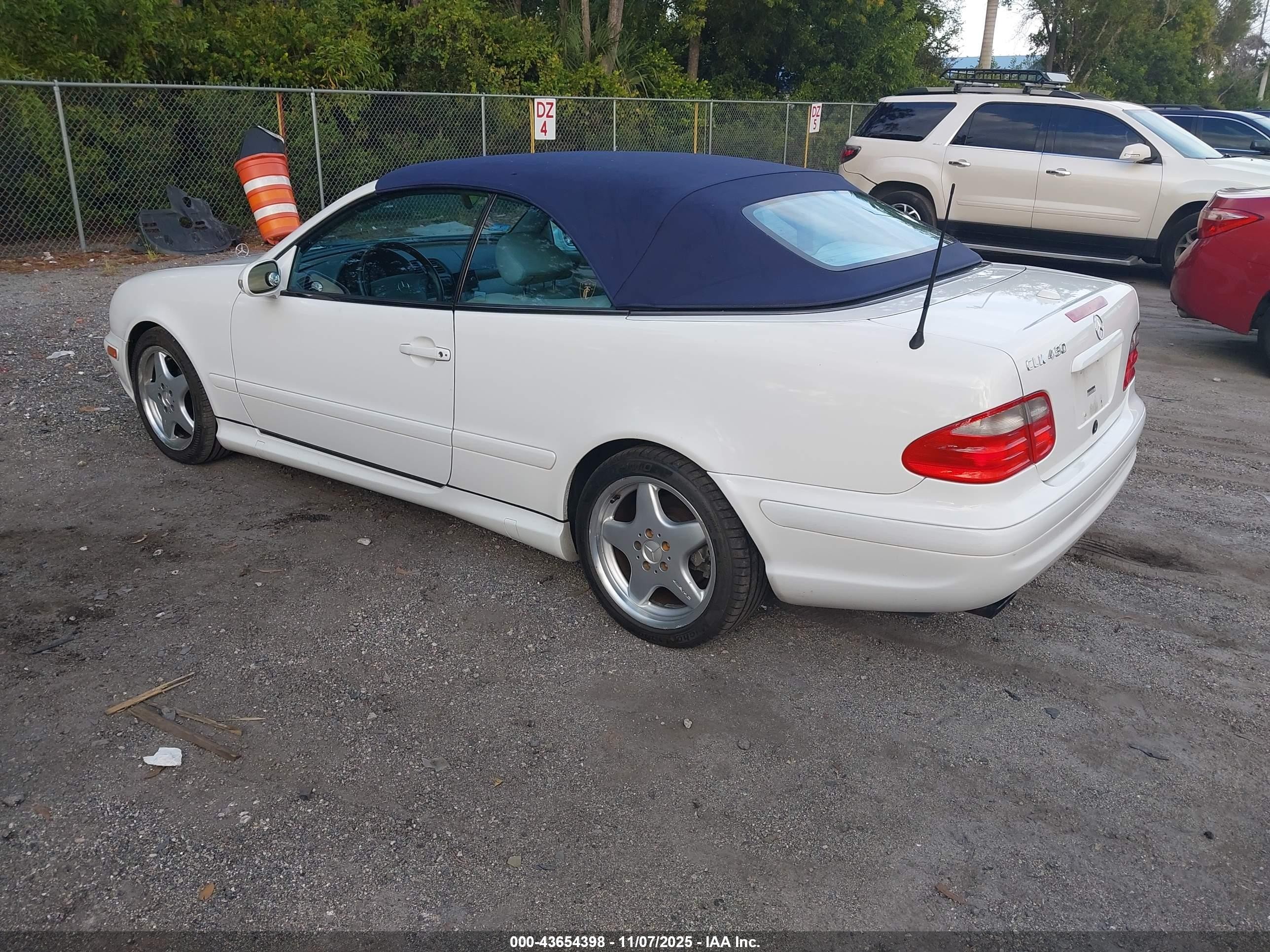 2000 Mercedes-benz Clk 430 White vin: WDBLK70GXYT044111