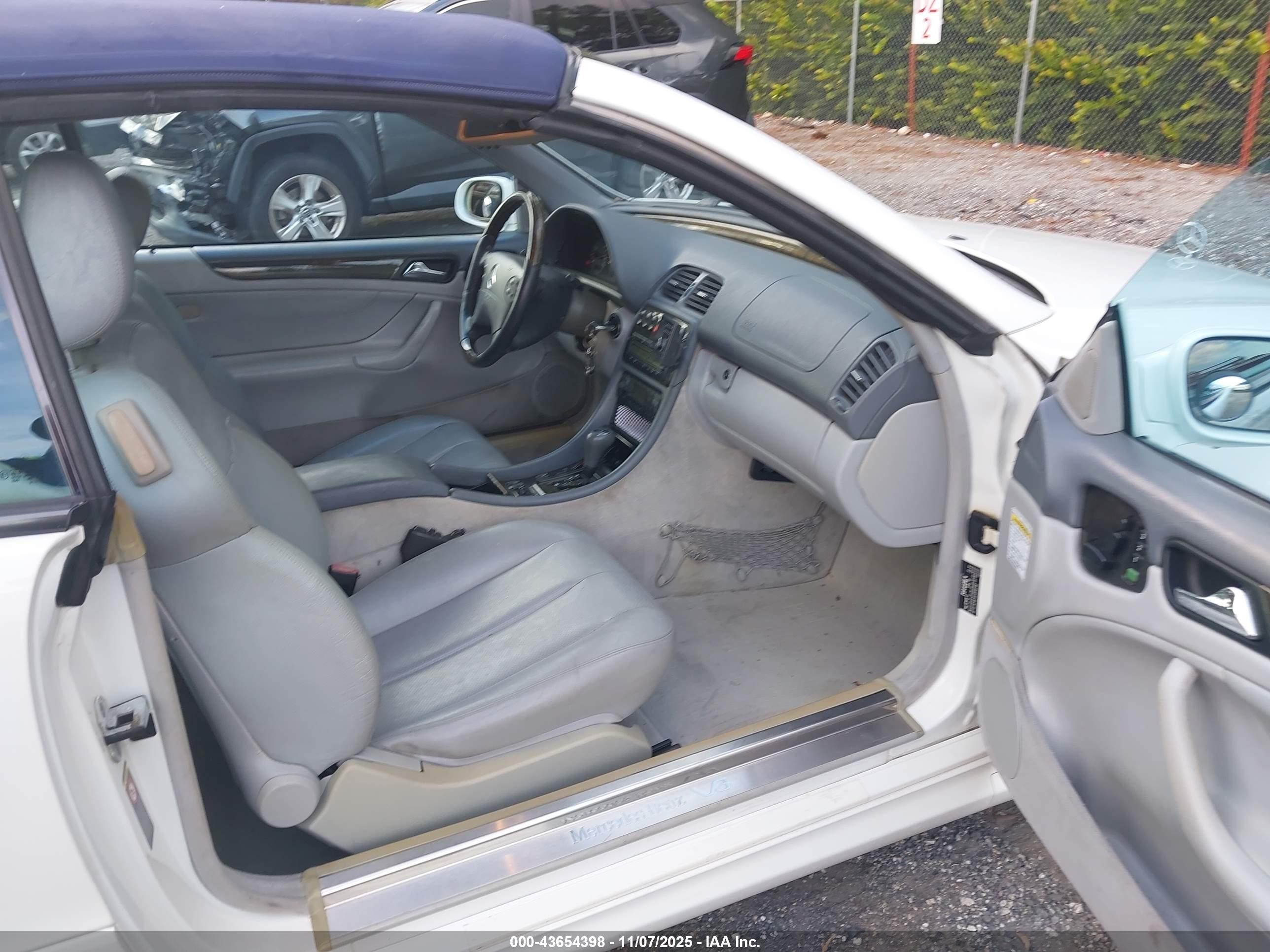 2000 Mercedes-benz Clk 430 White vin: WDBLK70GXYT044111
