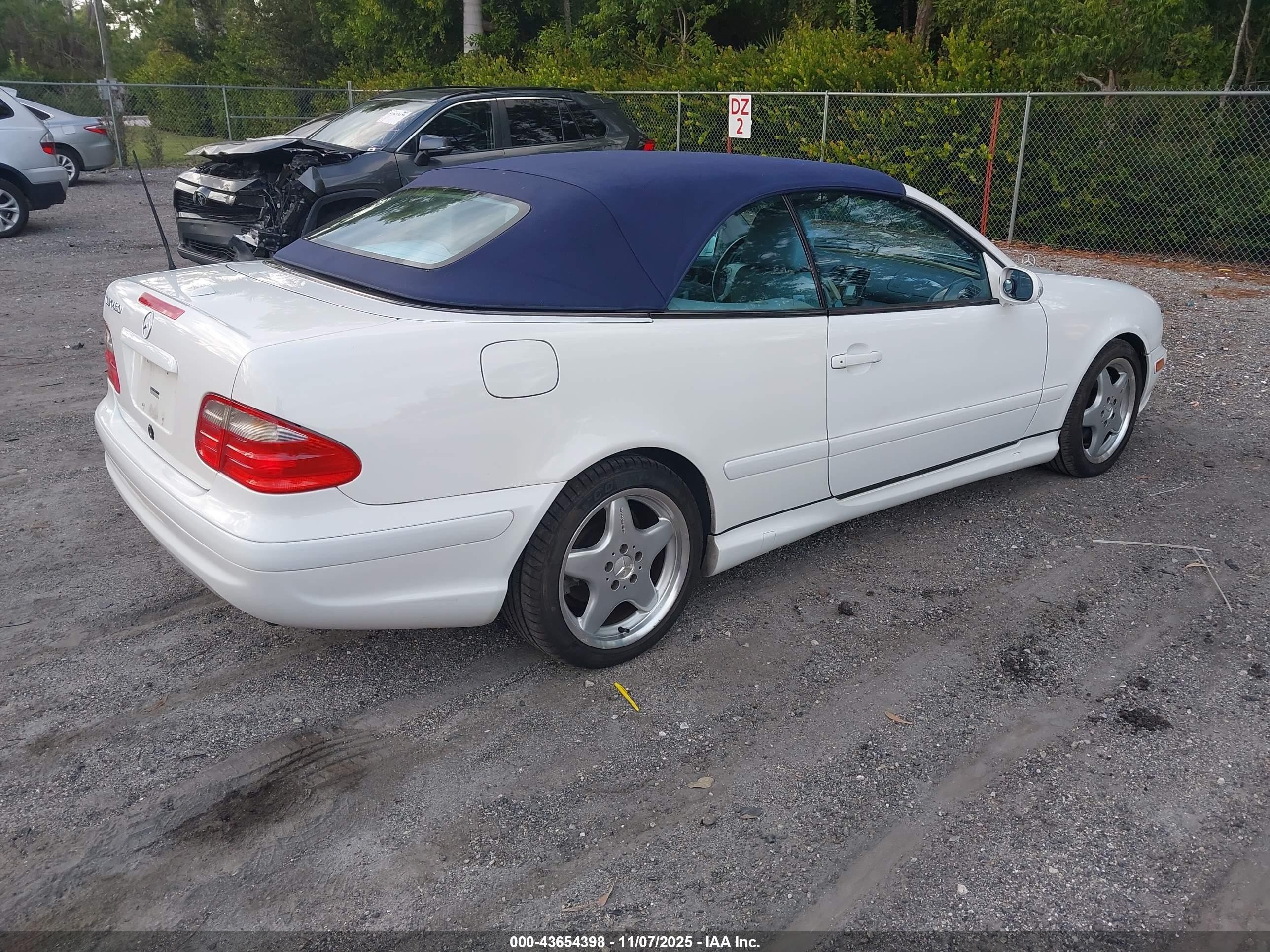 2000 Mercedes-benz Clk 430 White vin: WDBLK70GXYT044111