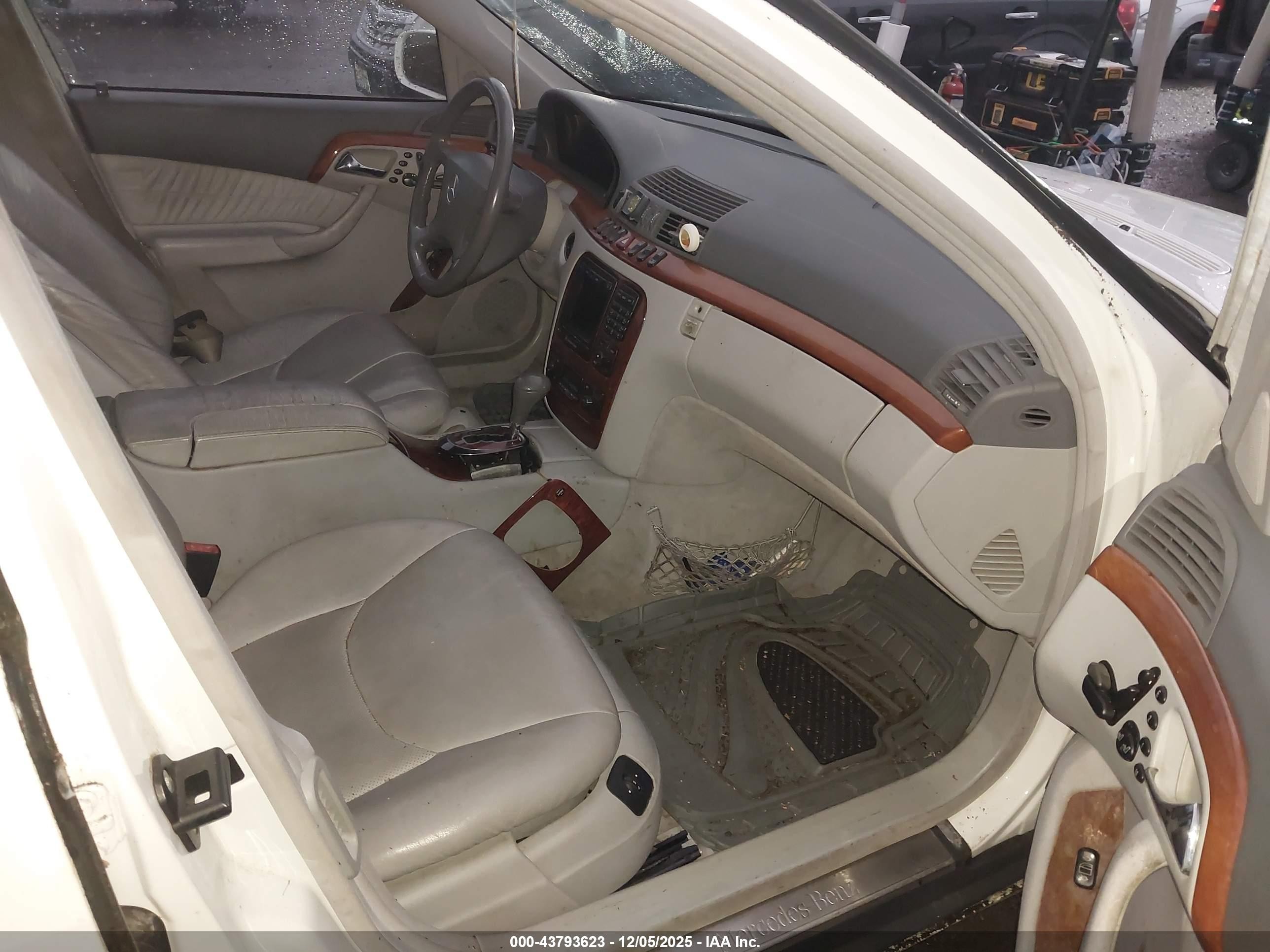 2000 Mercedes-benz S 430   White vin: WDBNG70J2YA124097