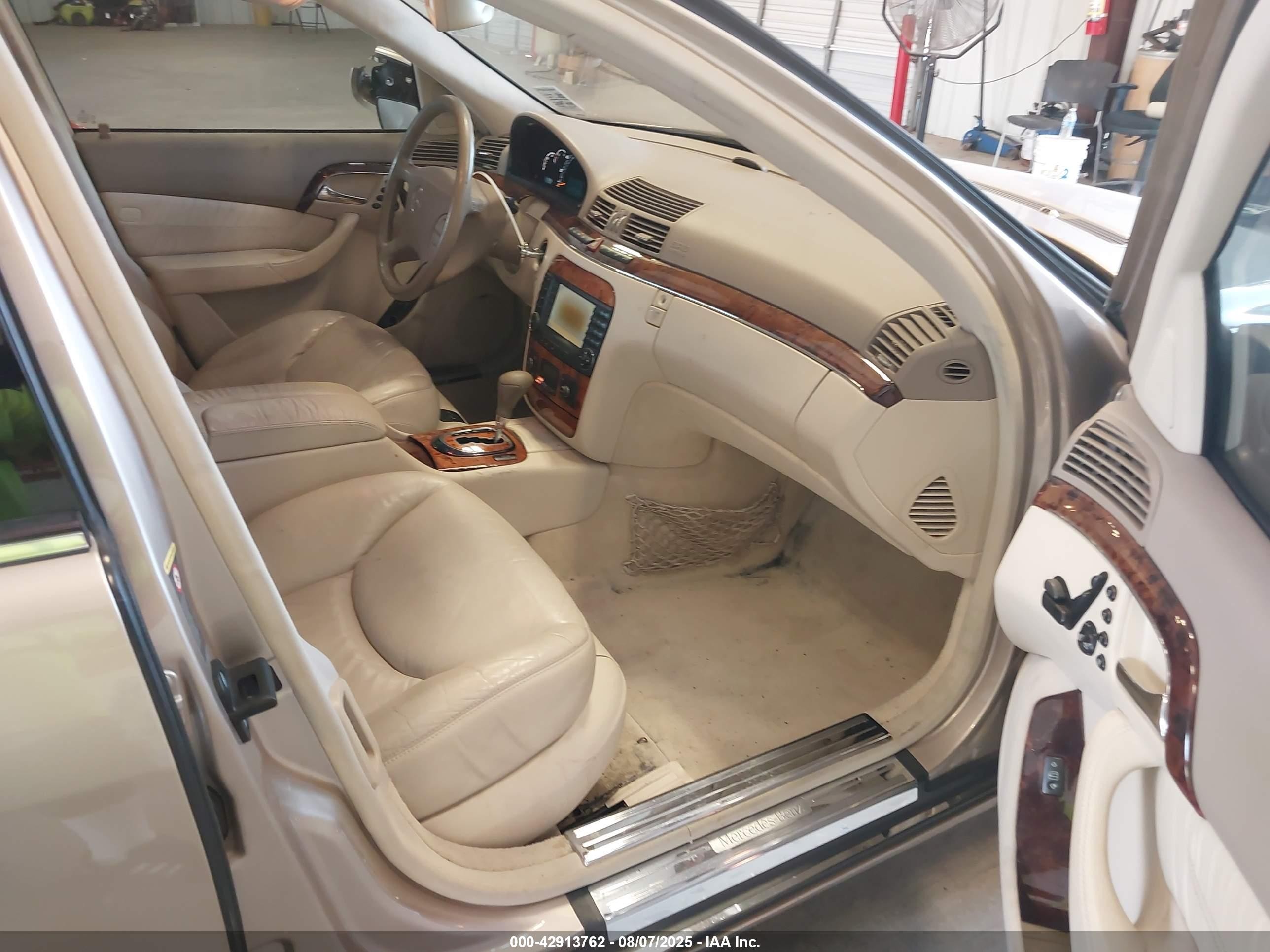 2006 Mercedes-benz S 500   Gold vin: WDBNG75J06A477413