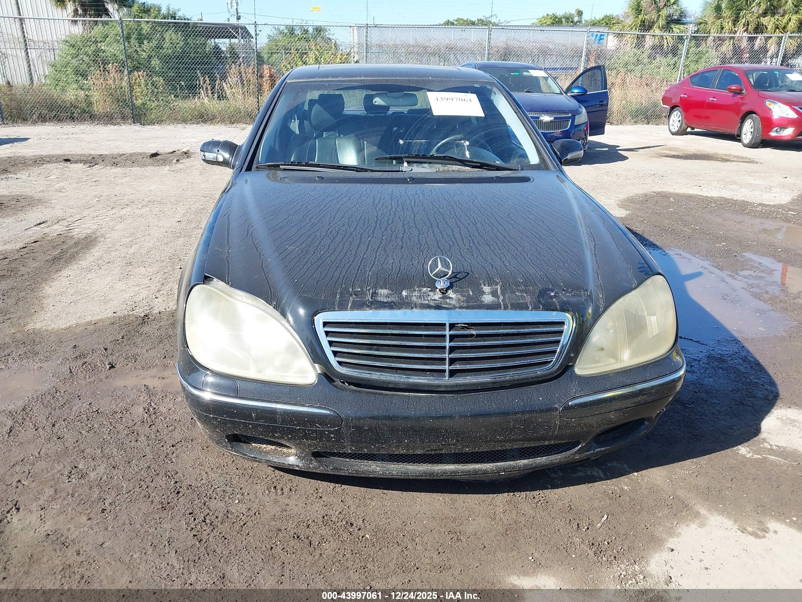 2000 Mercedes-benz S 500   Black vin: WDBNG75J4YA041831