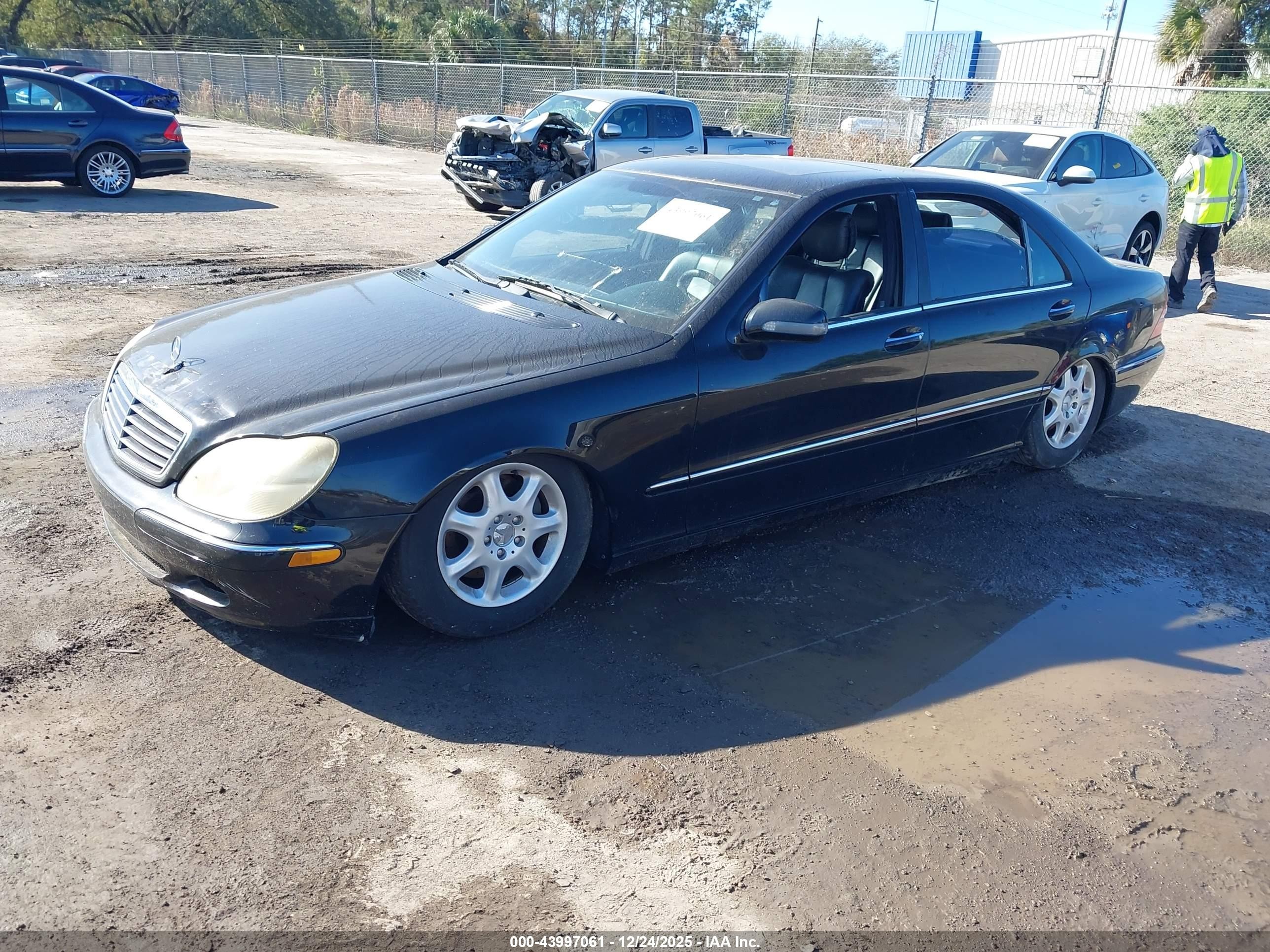 2000 Mercedes-benz S 500   Black vin: WDBNG75J4YA041831