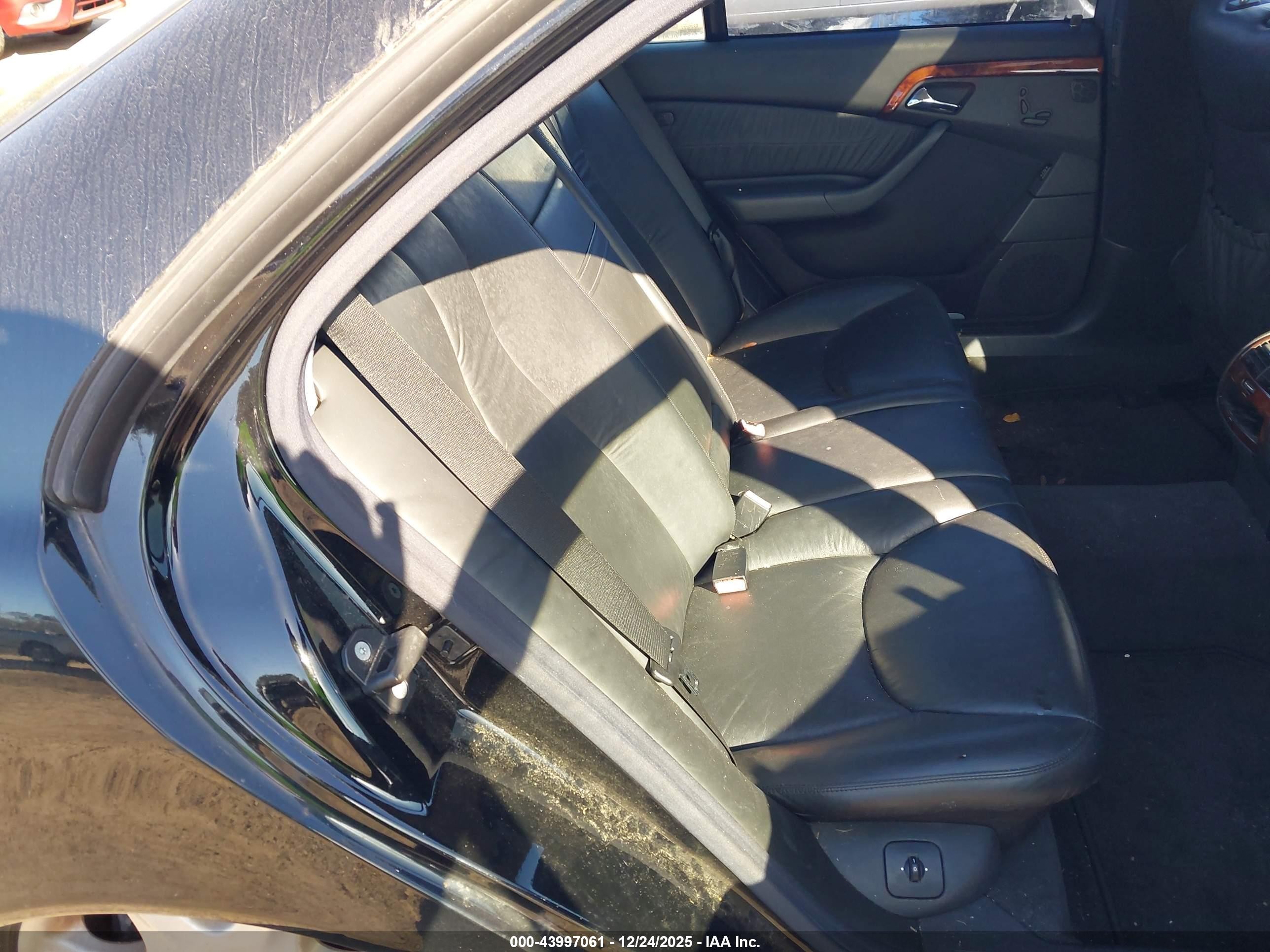 2000 Mercedes-benz S 500   Black vin: WDBNG75J4YA041831