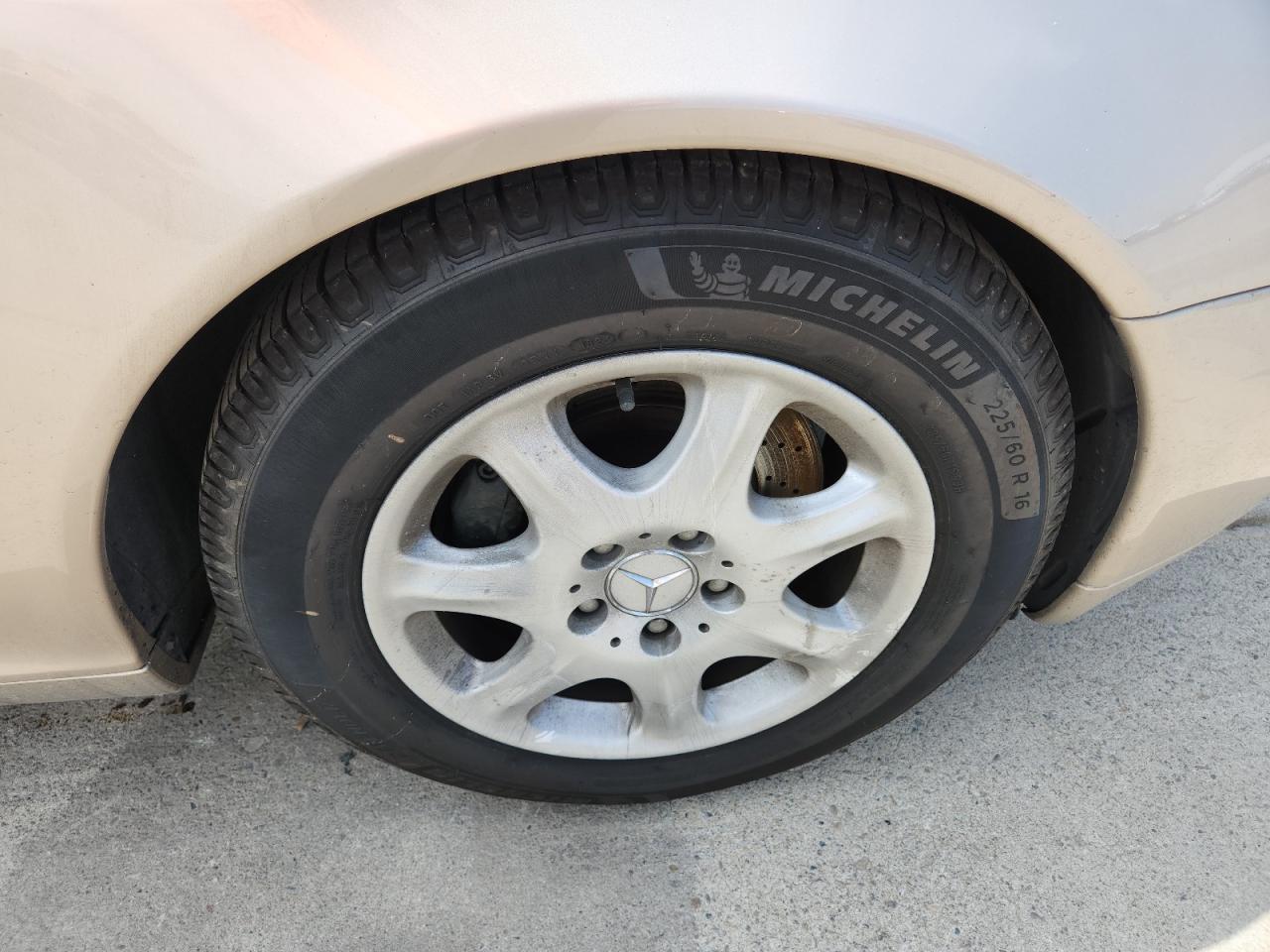 2002 Mercedes-benz S 500 Tan vin: WDBNG75J52A248025 Damage: Right Front Wheel, Curb Rash, 1 To 2 Inches