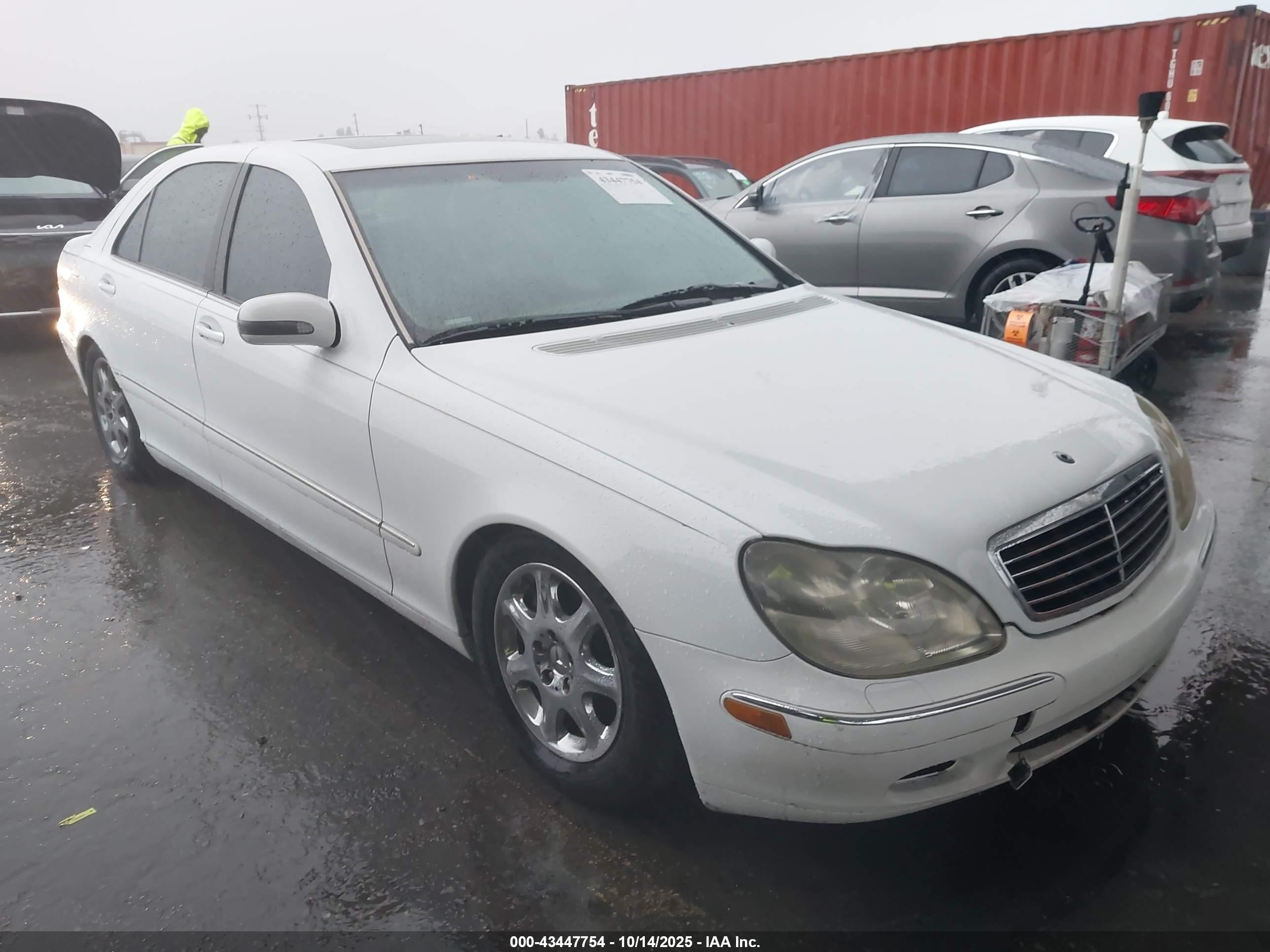 2000 Mercedes-benz S 500   White vin: WDBNG75J6YA071512