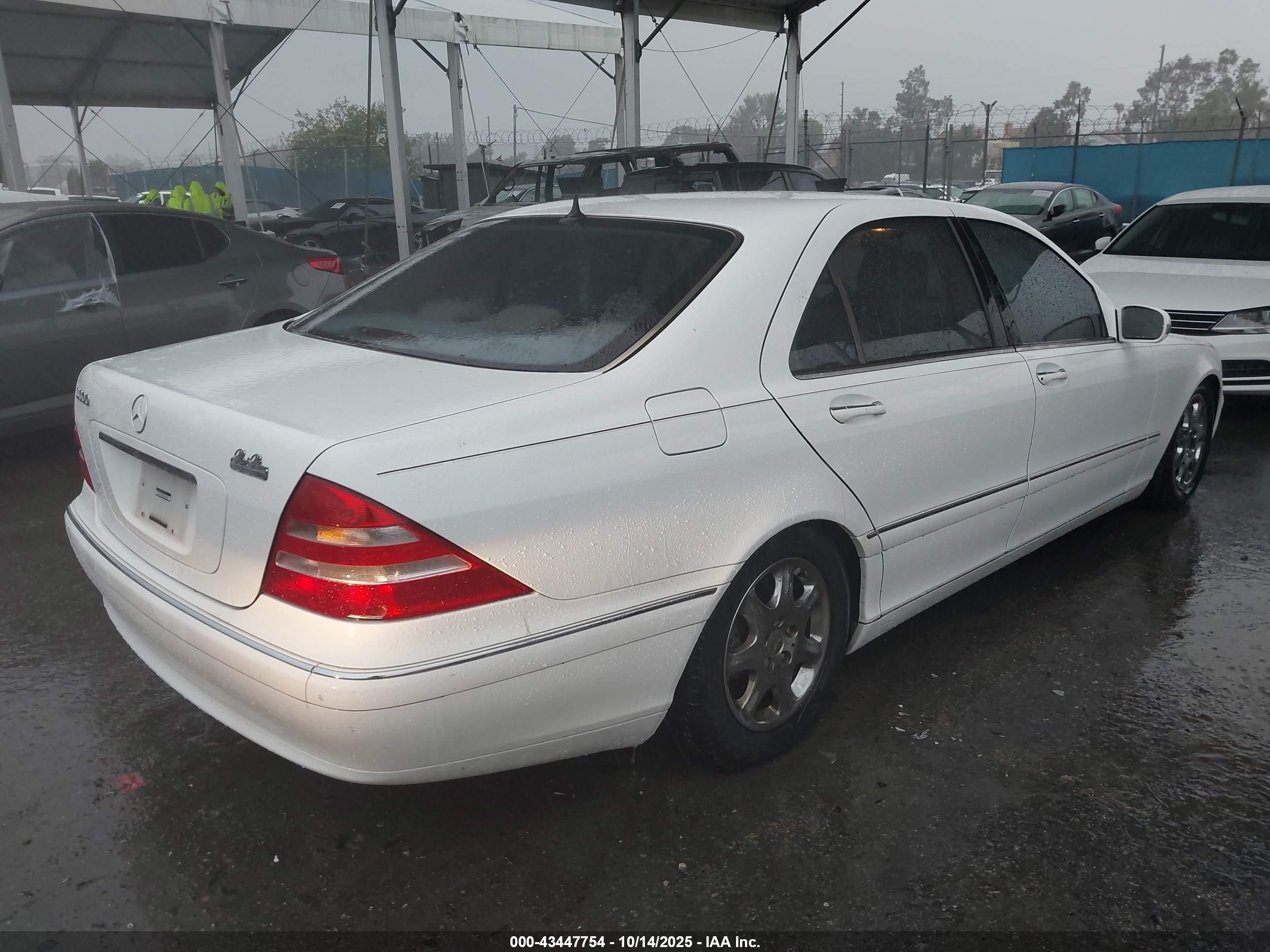 2000 Mercedes-benz S 500   White vin: WDBNG75J6YA071512
