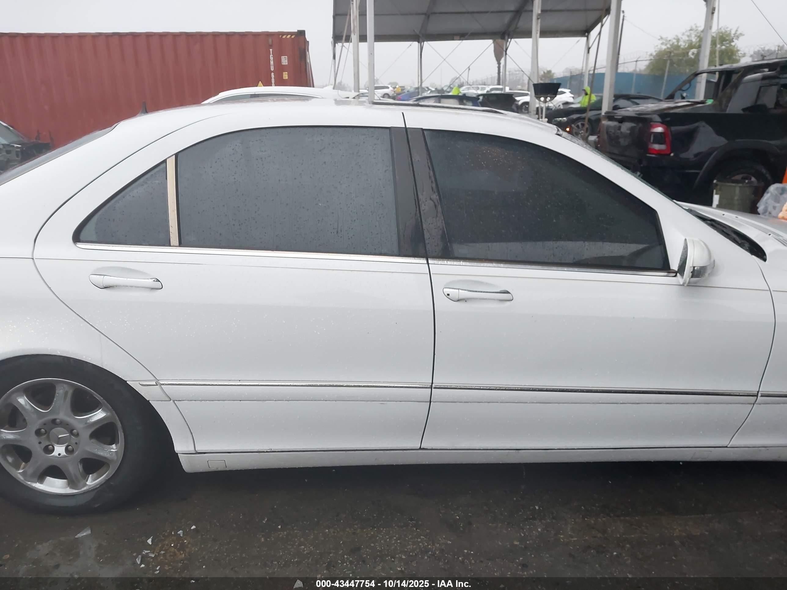 2000 Mercedes-benz S 500   White vin: WDBNG75J6YA071512