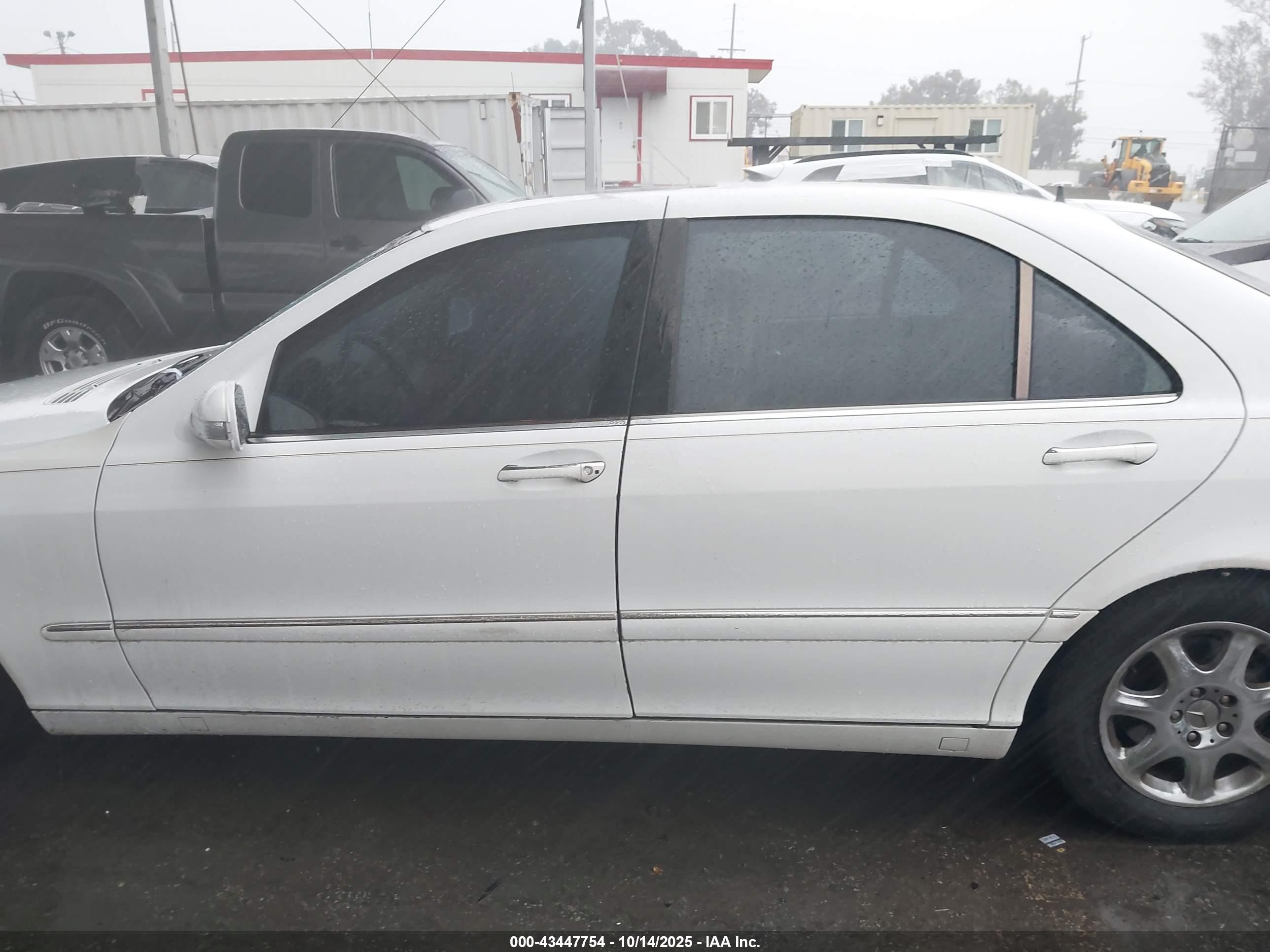 2000 Mercedes-benz S 500   White vin: WDBNG75J6YA071512