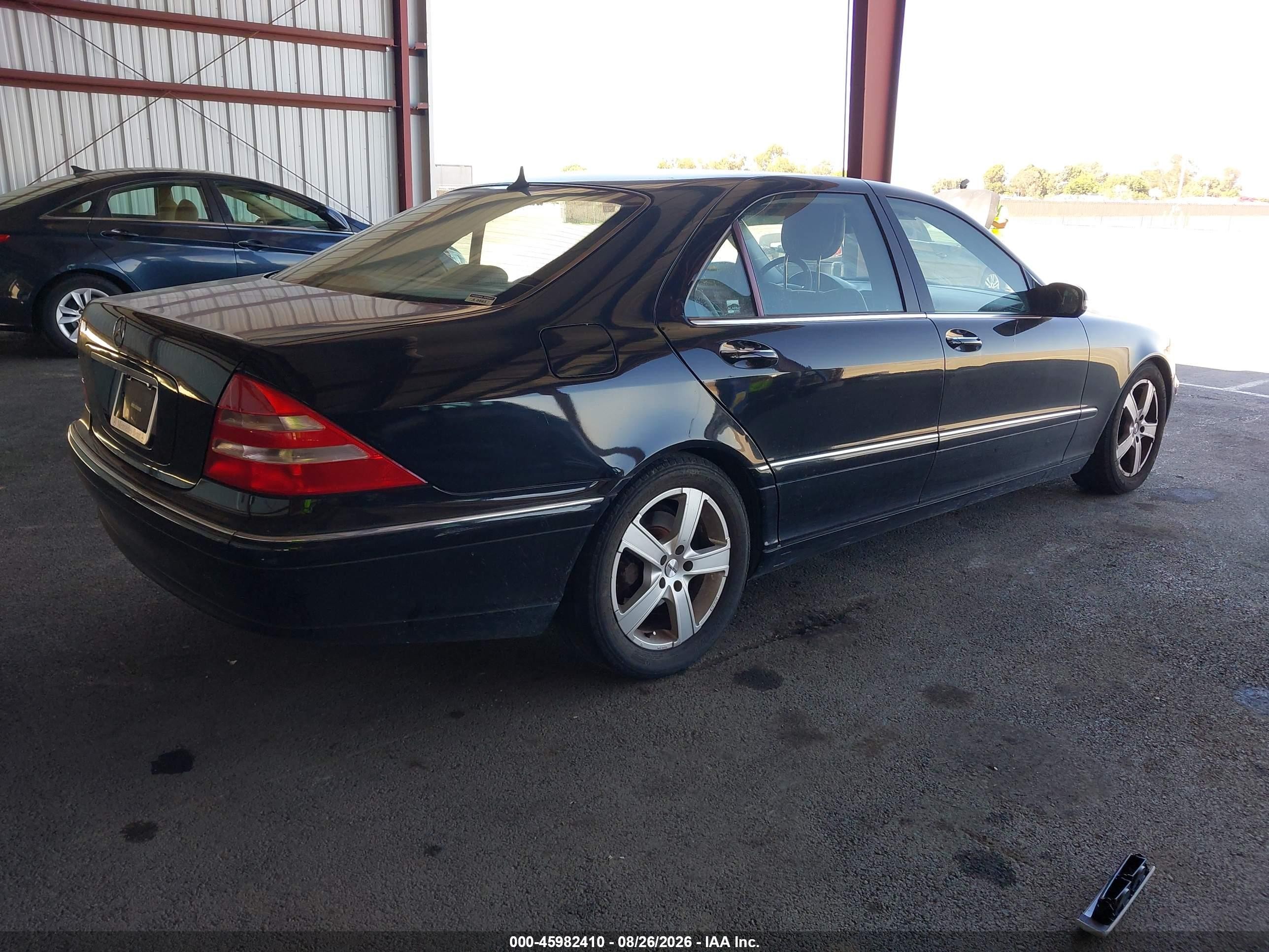 2000 Mercedes-benz S 500   Black vin: WDBNG75J6YA114326