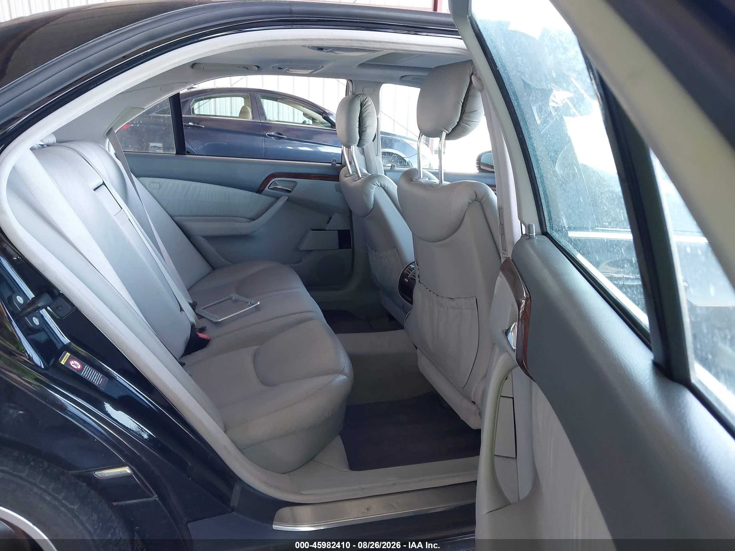 2000 Mercedes-benz S 500   Black vin: WDBNG75J6YA114326
