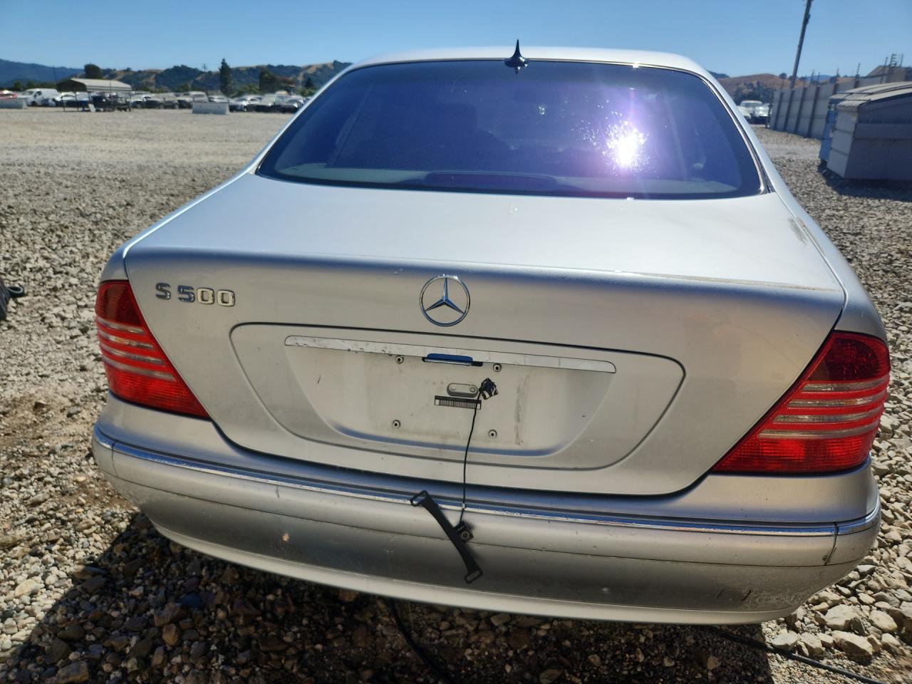 2005 Mercedes-benz S 500 Белый vin: WDBNG75J85A445520 Damage: Deck Lid, Heavy Scratch, > 12 Inches