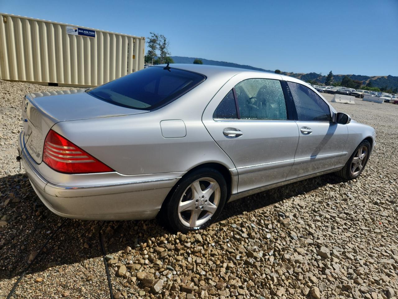 2005 Mercedes-benz S 500 Белый vin: WDBNG75J85A445520 Damage: Rear Bumper Molding, Broken, Replacement Required