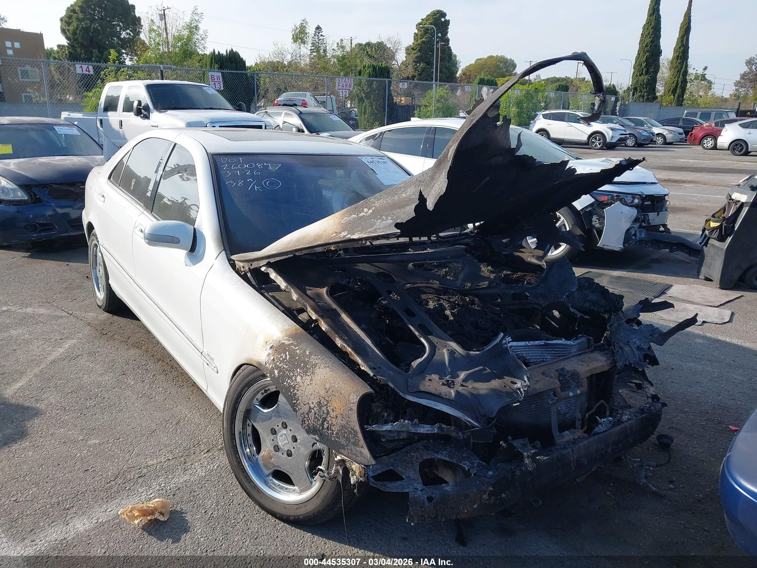 2001 Mercedes-benz S 600   White vin: WDBNG78J71A215618