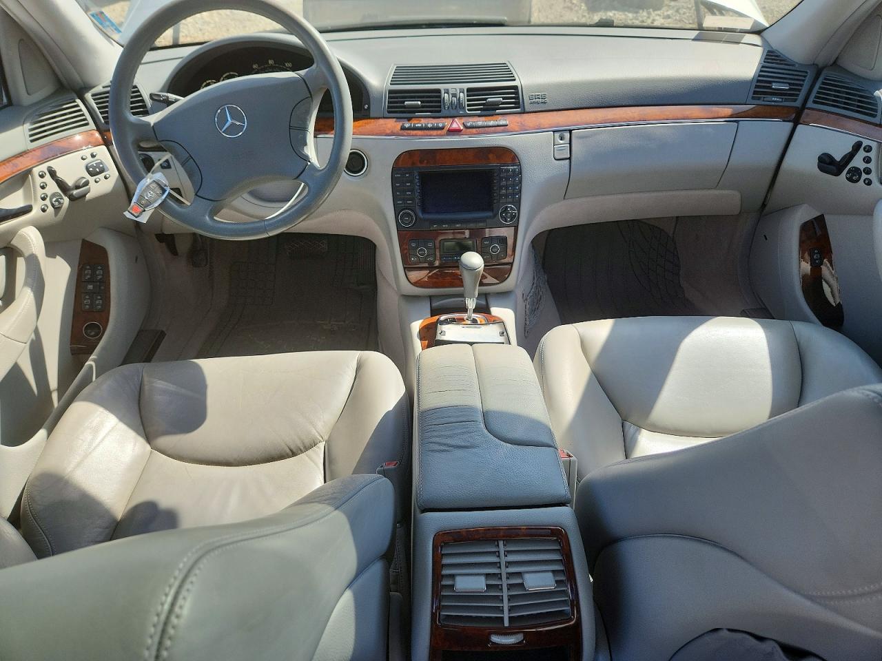 2004 Mercedes Benz 500 Silver vin: WDBNG84J54A406888