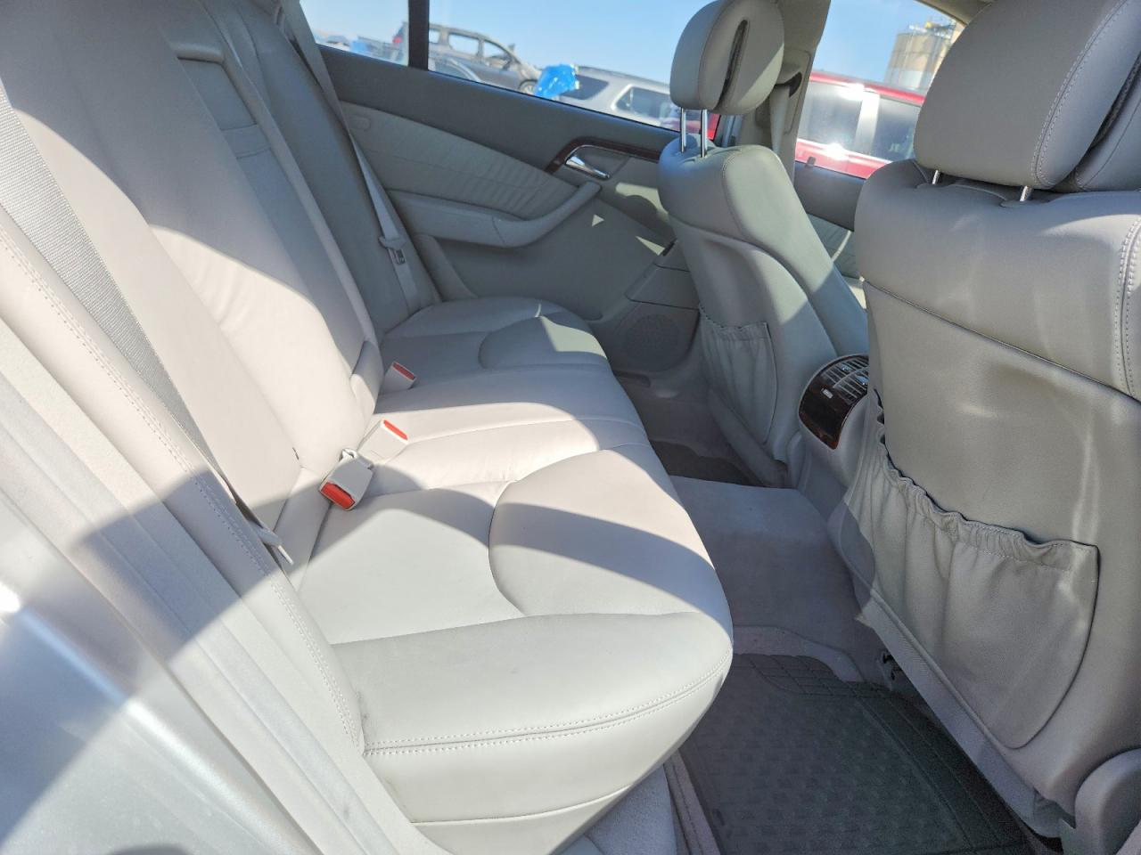 2004 Mercedes Benz 500 Silver vin: WDBNG84J54A406888