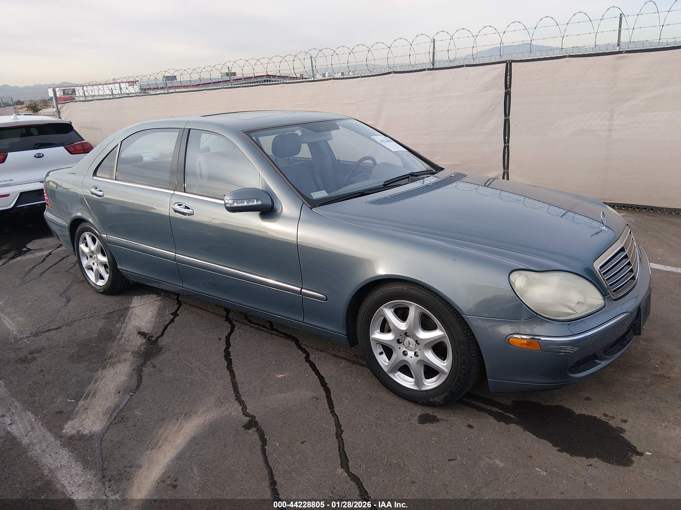 2004 Mercedes-benz S 500 4matic Light Blue vin: WDBNG84J64A414420