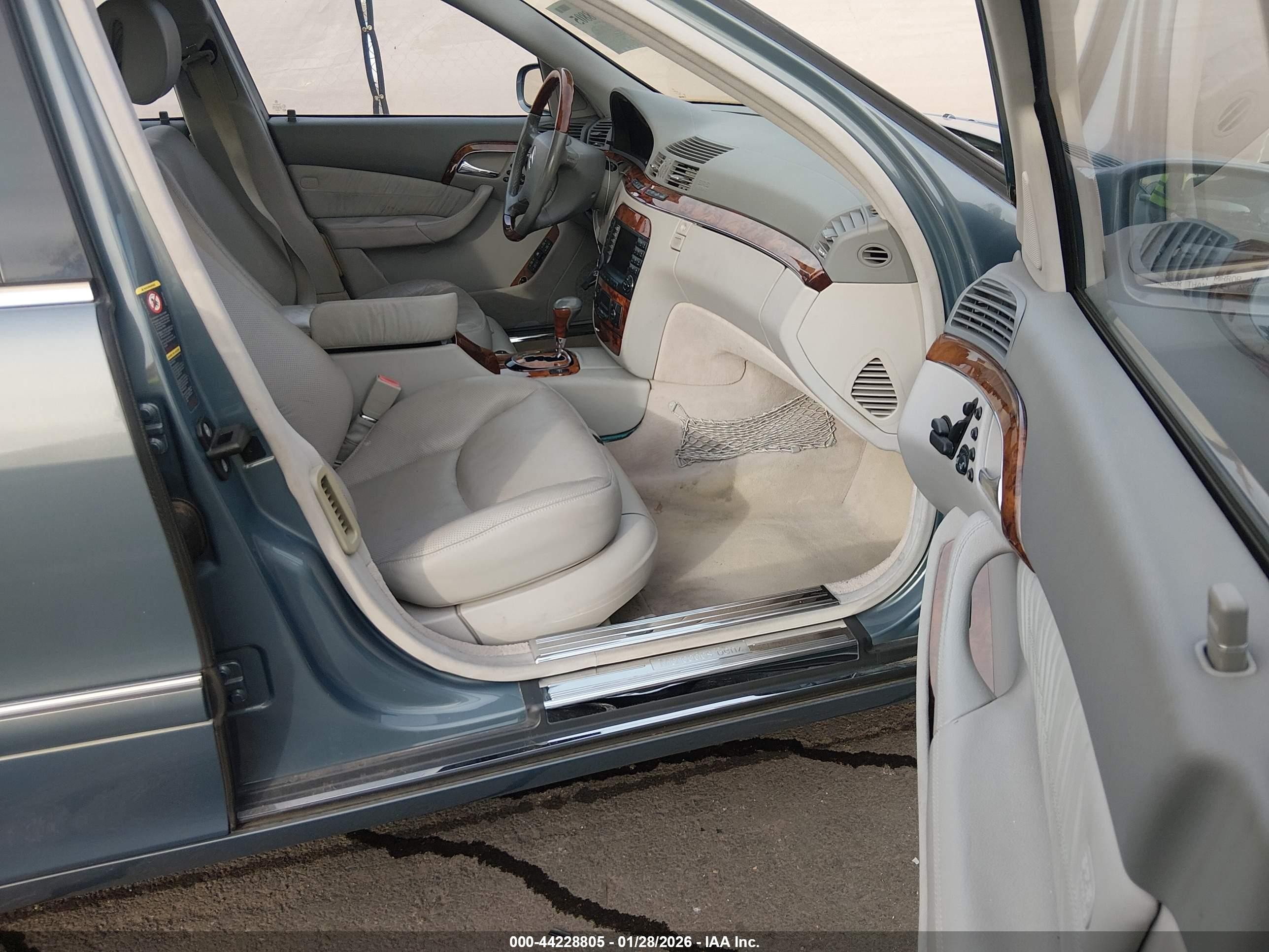 2004 Mercedes-benz S 500 4matic Light Blue vin: WDBNG84J64A414420