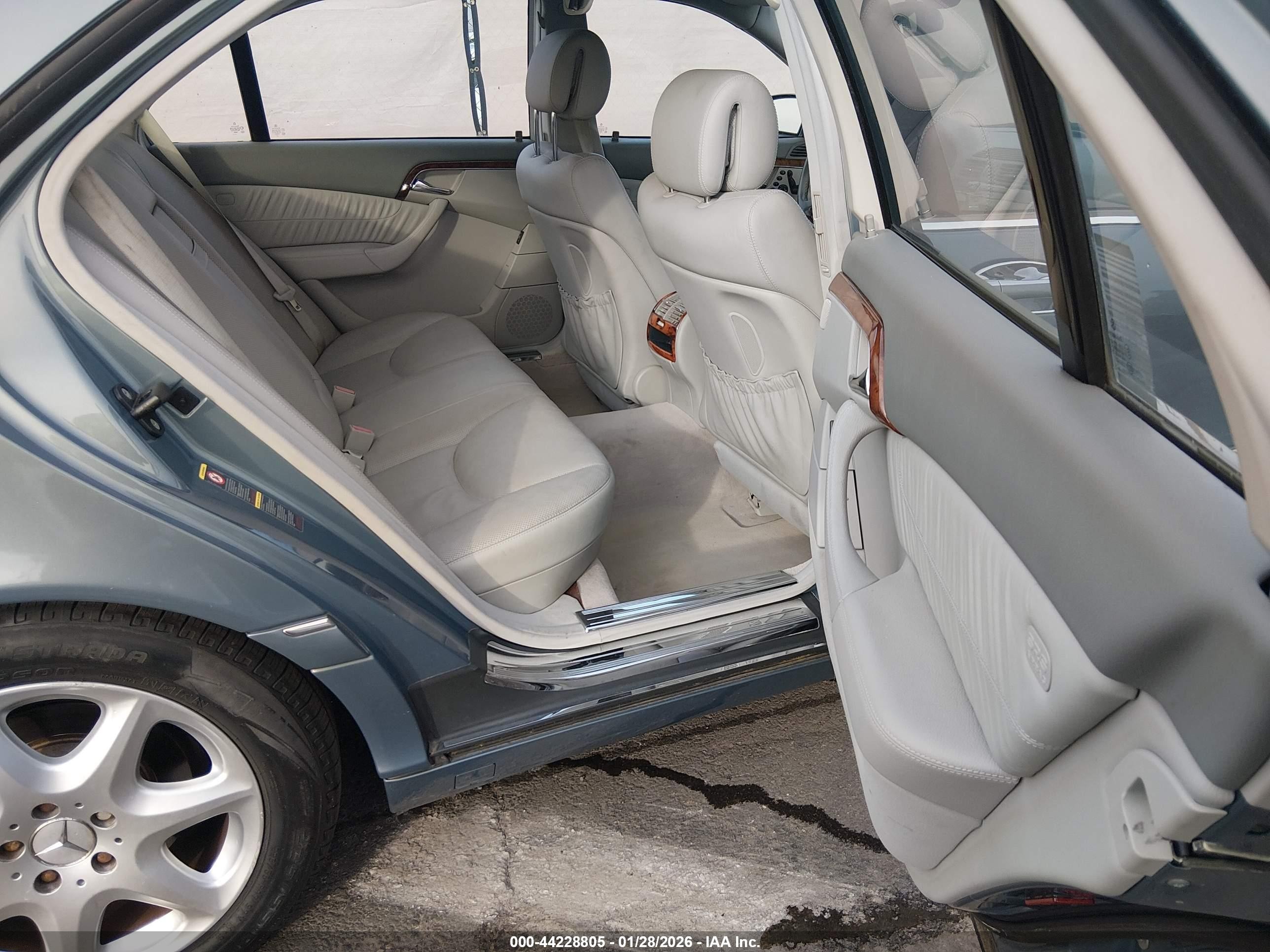 2004 Mercedes-benz S 500 4matic Light Blue vin: WDBNG84J64A414420