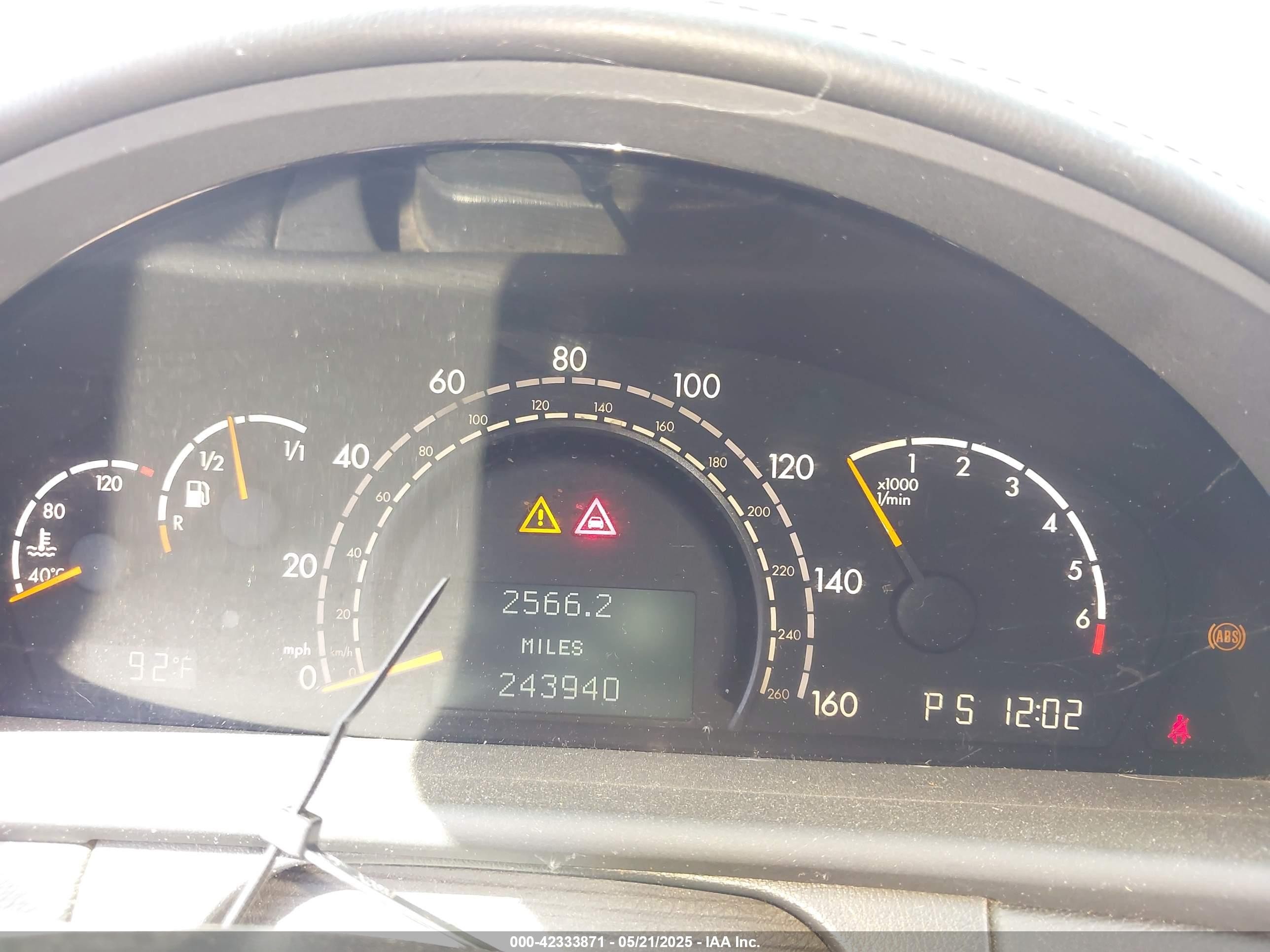 2000 Mercedes-benz Cl 500   Champagne vin: WDBPJ75J5YA003339