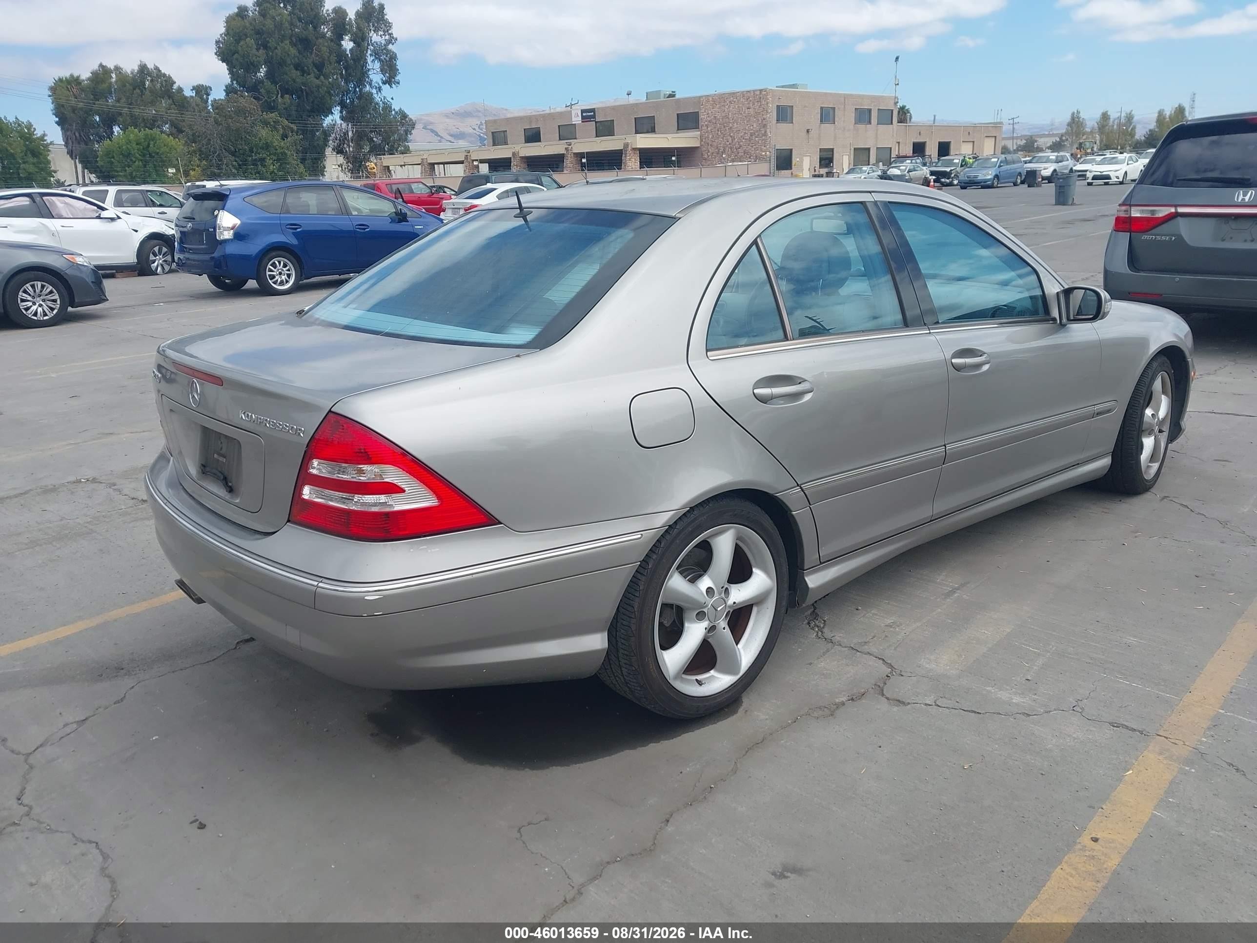 2005 Mercedes-benz C 230 Kompressor Sport Серебряный vin: WDBRF40J15F721131