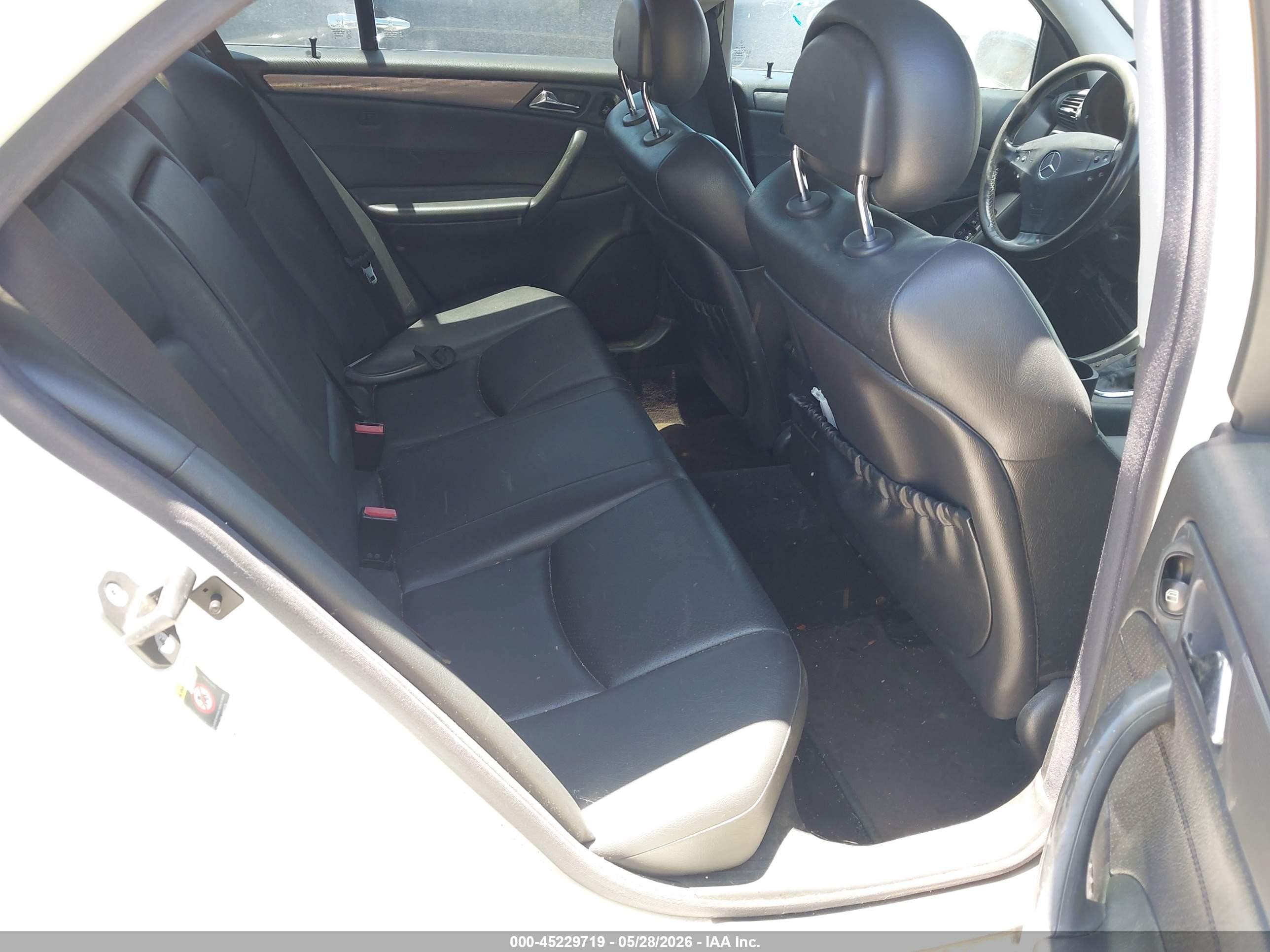 2004 Mercedes-benz C 230 Kompressor Sport/sport White vin: WDBRF40J24F530056
