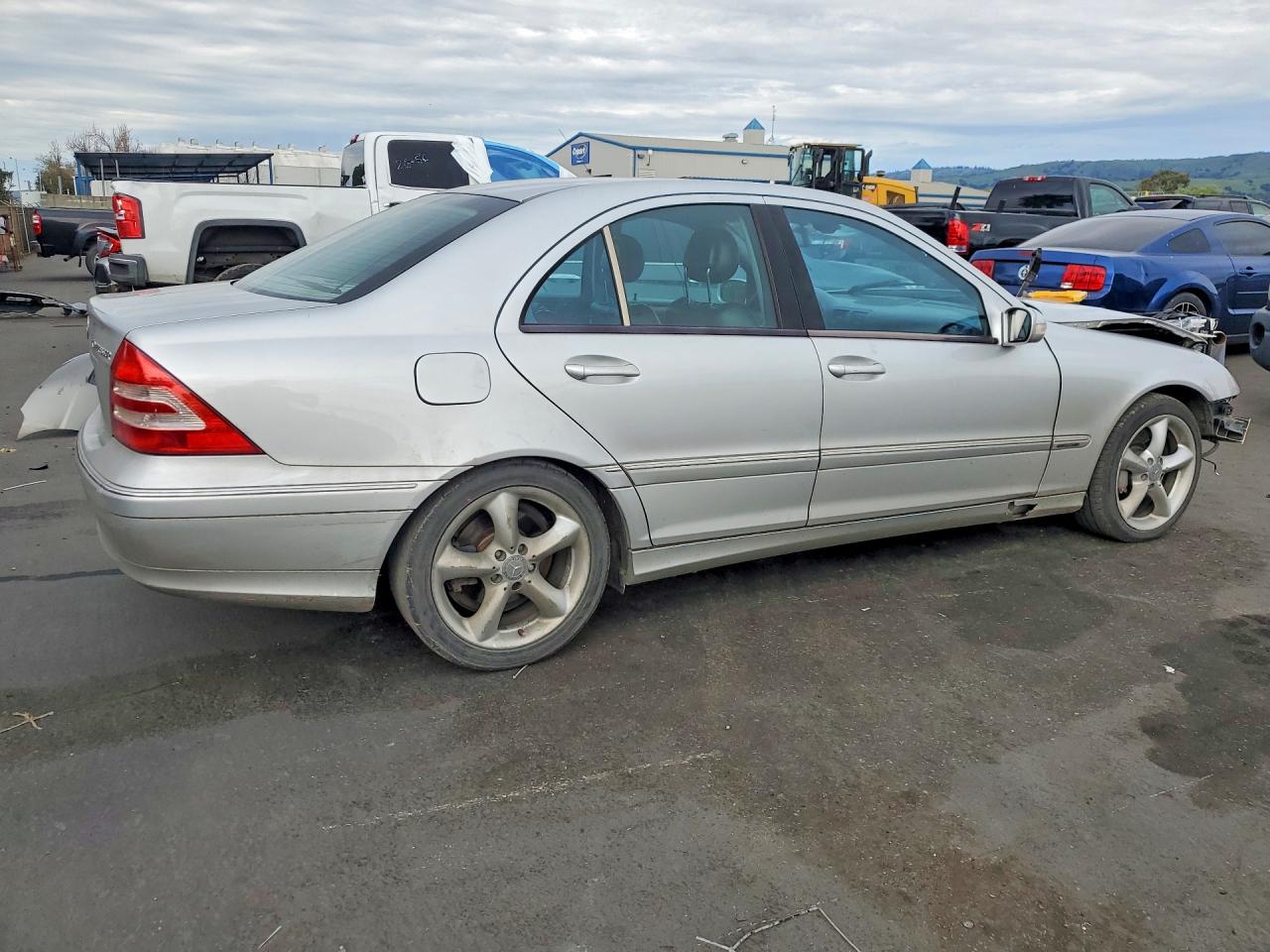 2004 Mercedes-benz C 230k Sport Sedan Серебряный vin: WDBRF40J34F531474