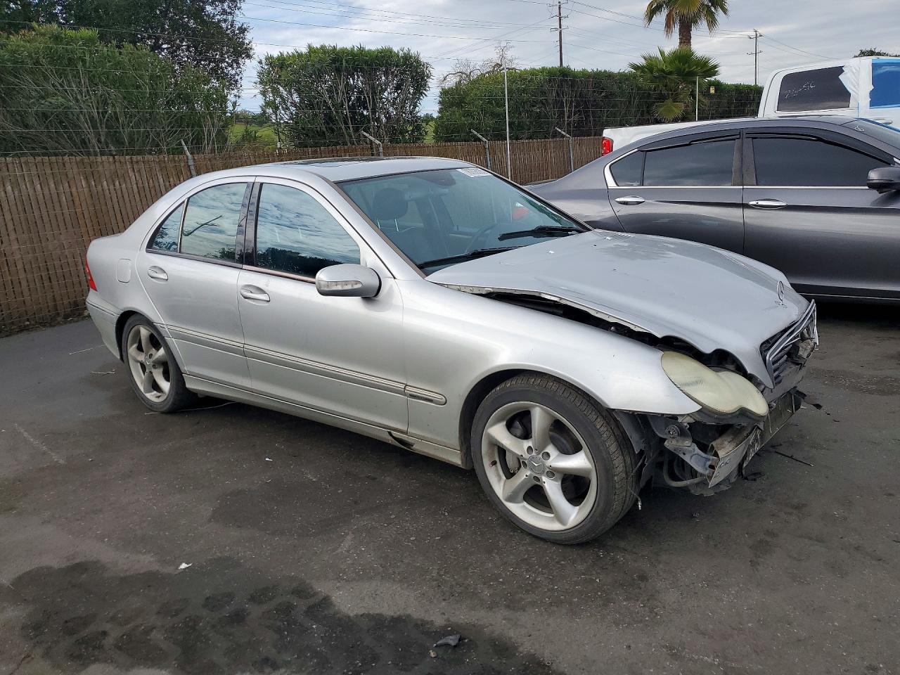 2004 Mercedes-benz C 230k Sport Sedan Серебряный vin: WDBRF40J34F531474
