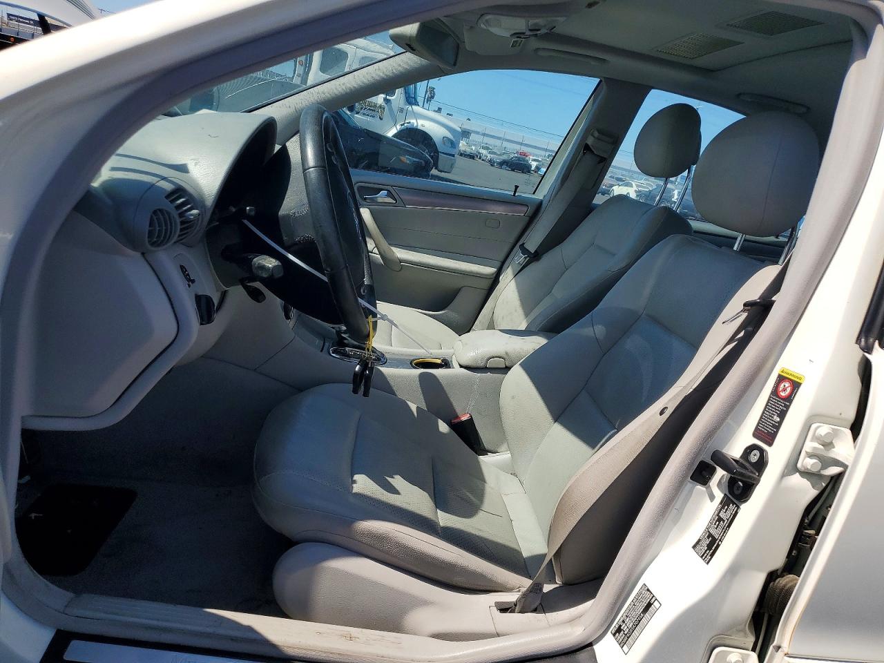 2005 Mercedes-benz C 230k Sport Sedan White vin: WDBRF40J55A707956