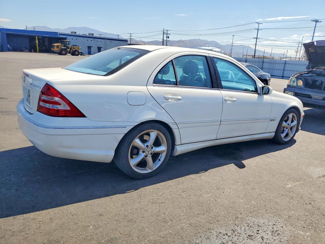 2005 Mercedes-benz C 230k Sport Sedan White vin: WDBRF40J55A707956