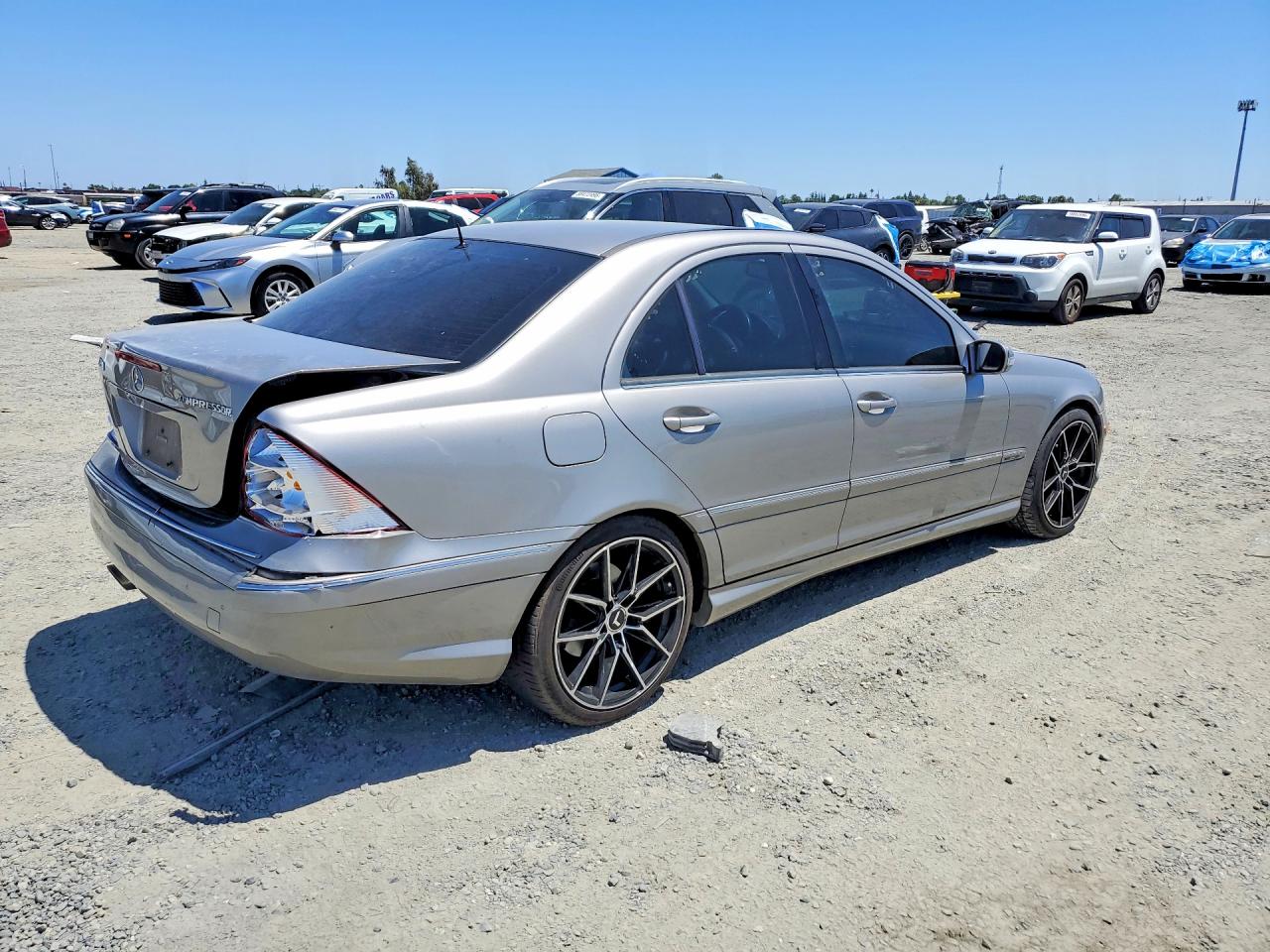 2005 Mercedes-benz C 230k Sport Sedan Золотой vin: WDBRF40J65F619324