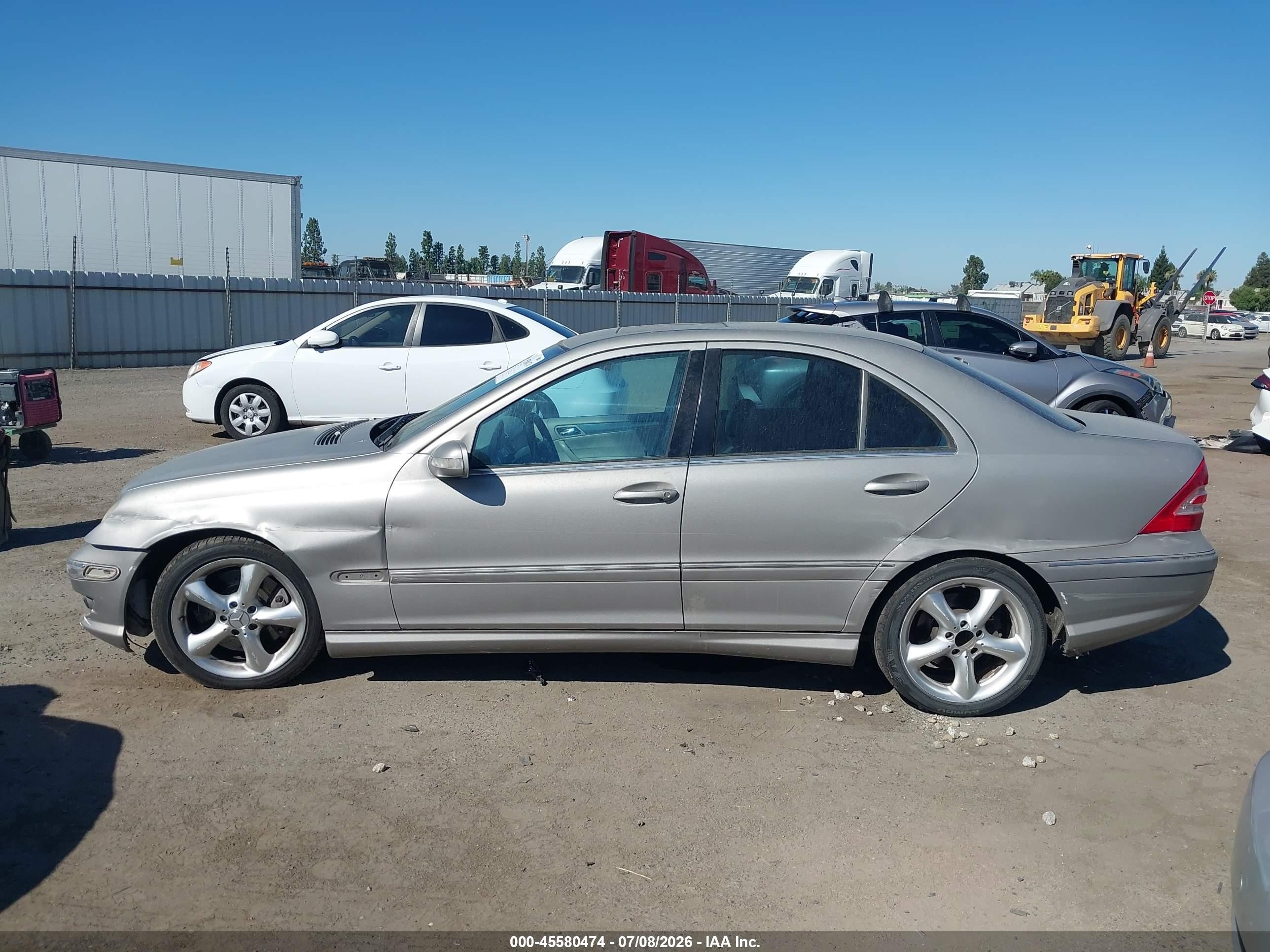 2005 Mercedes-benz C 230 Kompressor Sport Бежевый vin: WDBRF40J75F624239