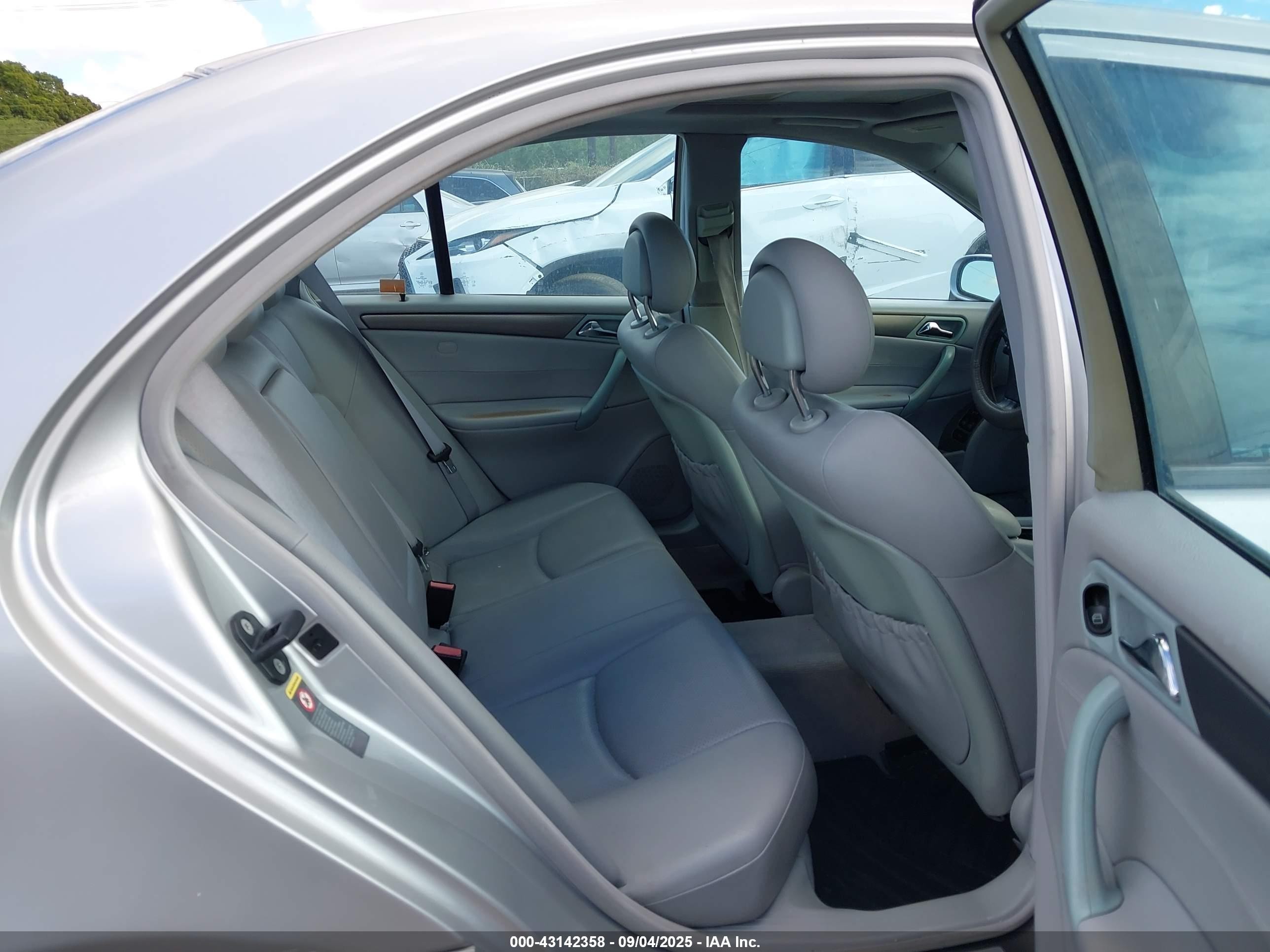 2004 Mercedes-benz C 230 Kompressor Sport/sport Silver vin: WDBRF40J84A635925