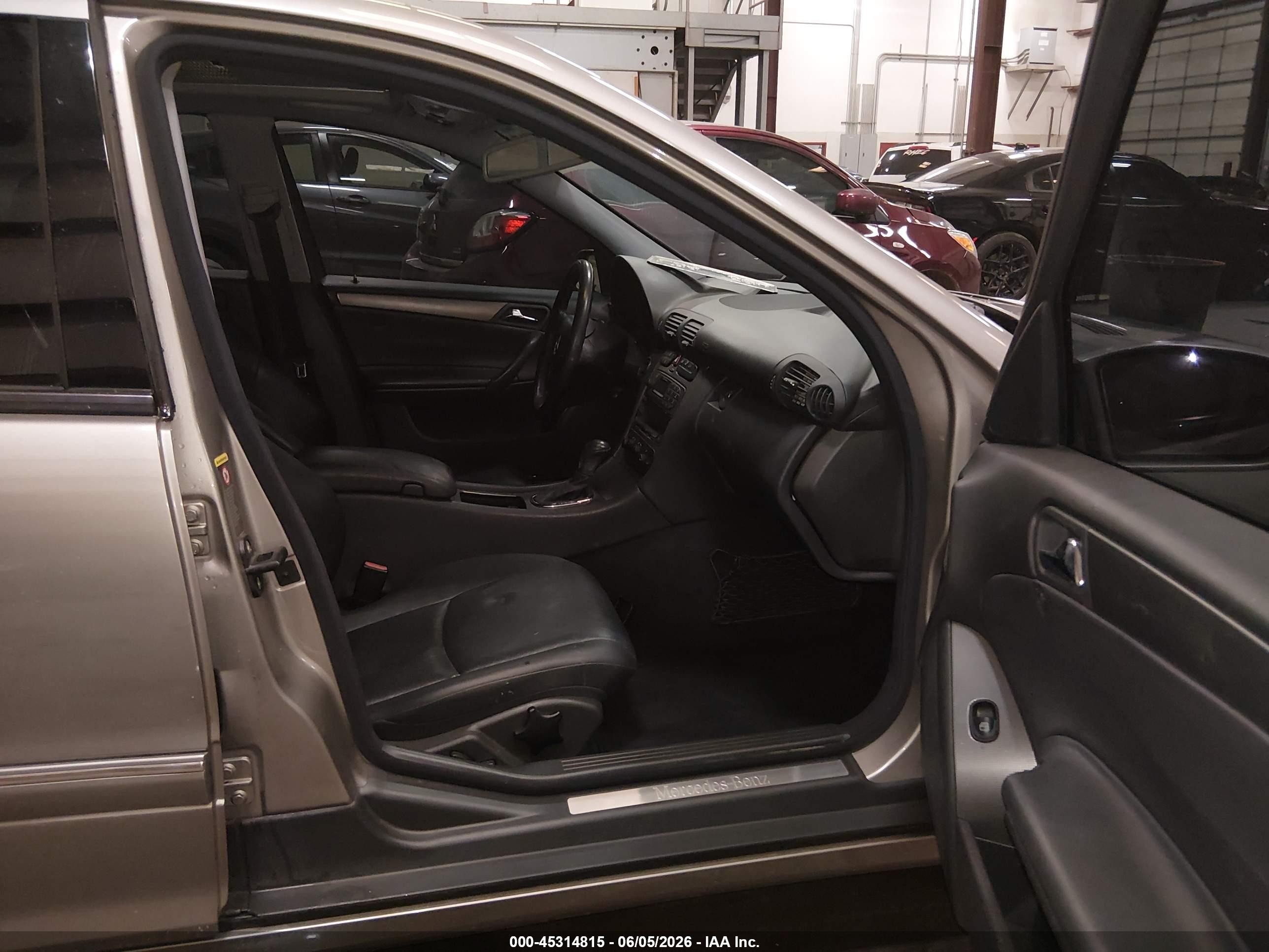 2004 Mercedes-benz C 230 Kompressor Sport/sport Серебряный vin: WDBRF40J84F547573