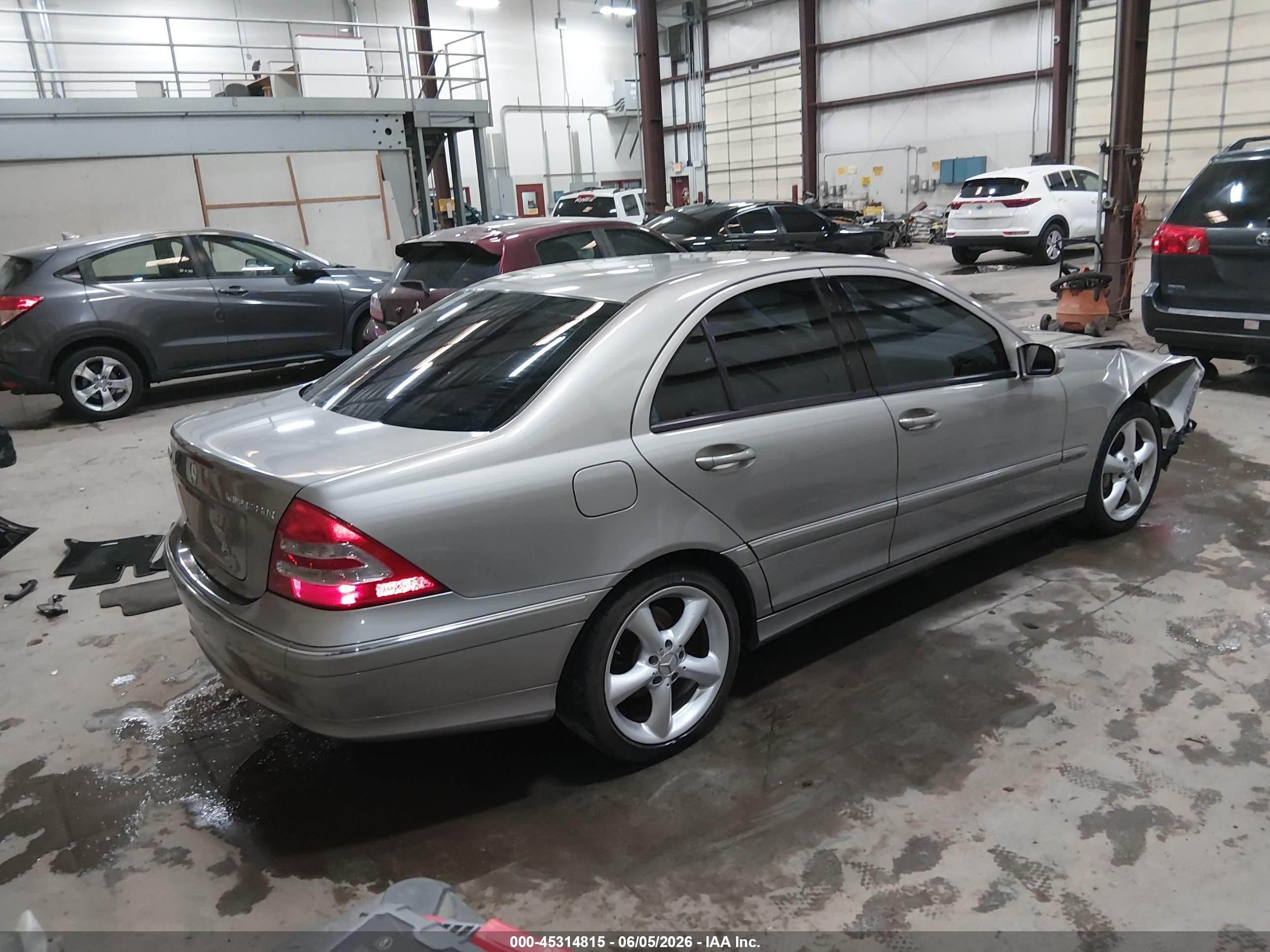 2004 Mercedes-benz C 230 Kompressor Sport/sport Серебряный vin: WDBRF40J84F547573
