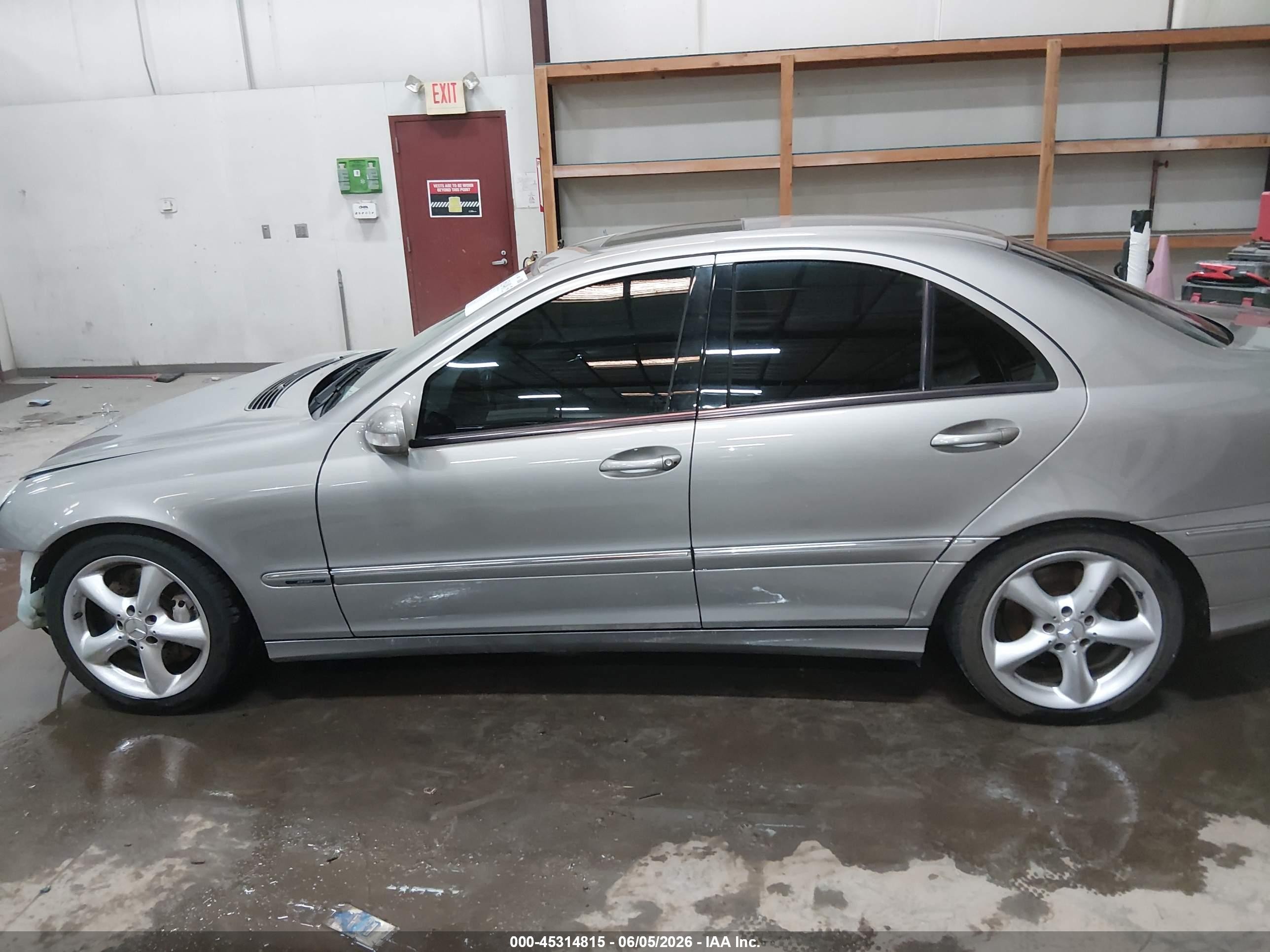 2004 Mercedes-benz C 230 Kompressor Sport/sport Серебряный vin: WDBRF40J84F547573