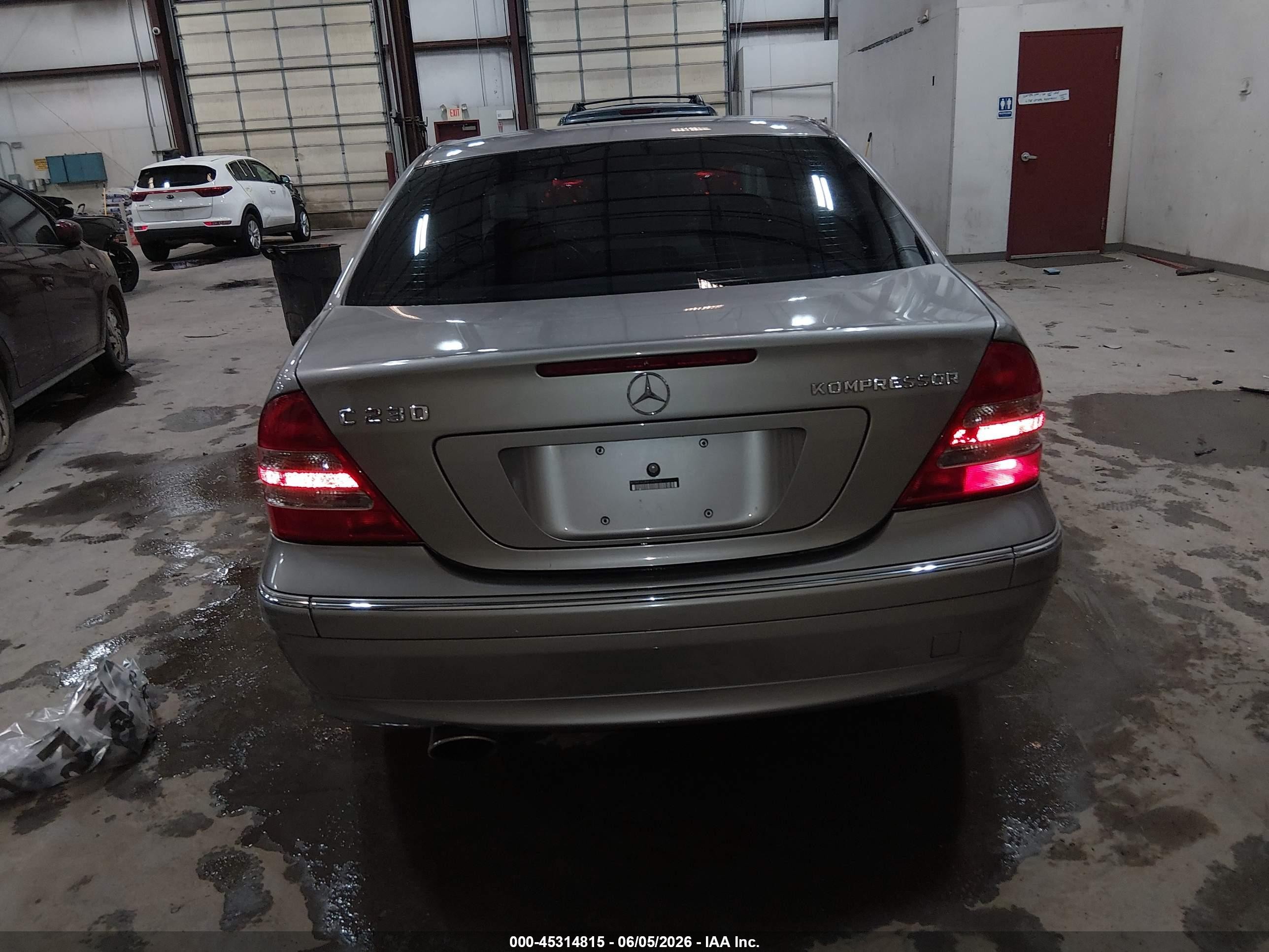 2004 Mercedes-benz C 230 Kompressor Sport/sport Серебряный vin: WDBRF40J84F547573