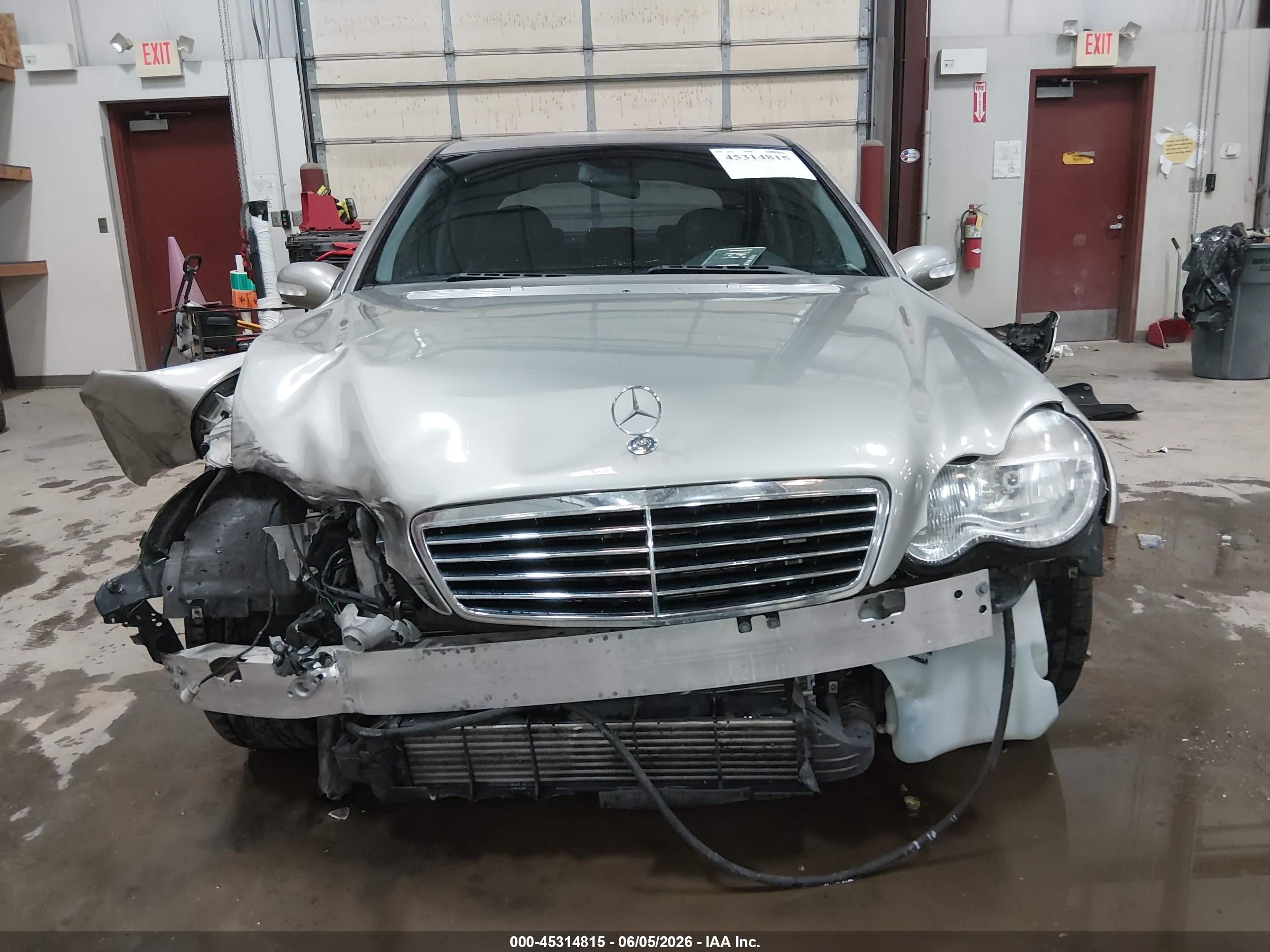 2004 Mercedes-benz C 230 Kompressor Sport/sport Серебряный vin: WDBRF40J84F547573