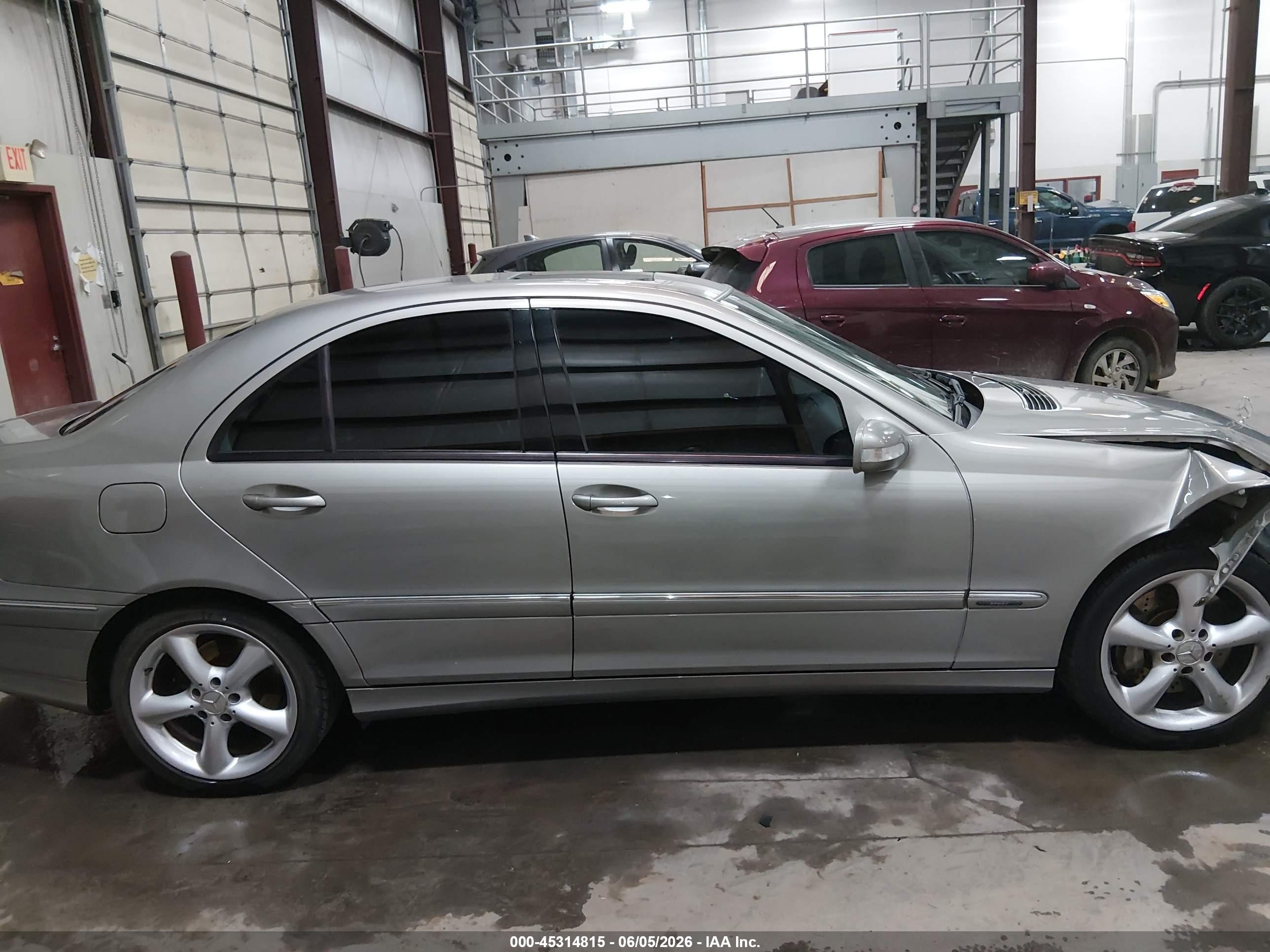 2004 Mercedes-benz C 230 Kompressor Sport/sport Серебряный vin: WDBRF40J84F547573