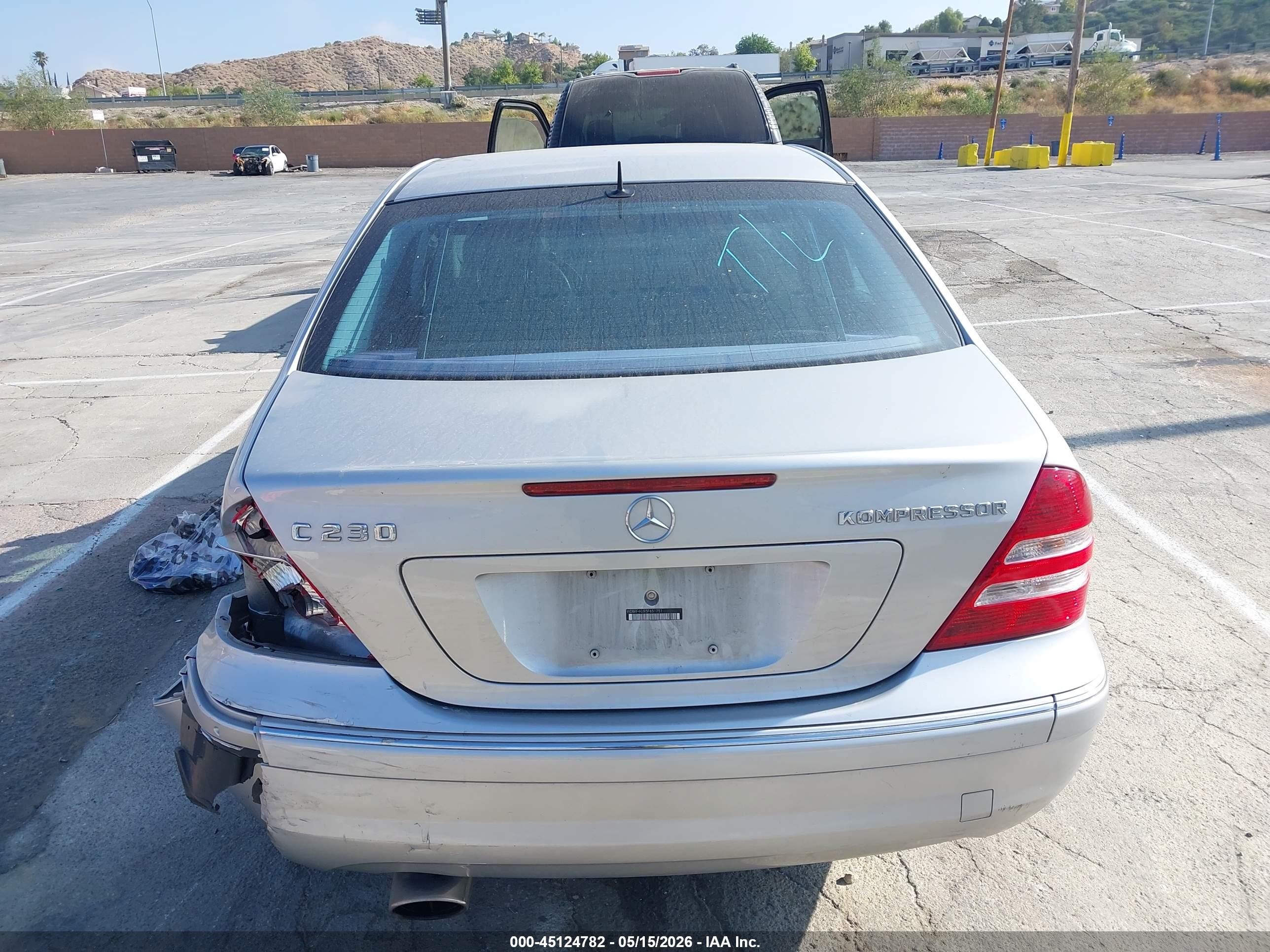2005 Mercedes-benz C 230 Kompressor Sport White vin: WDBRF40J95F651751