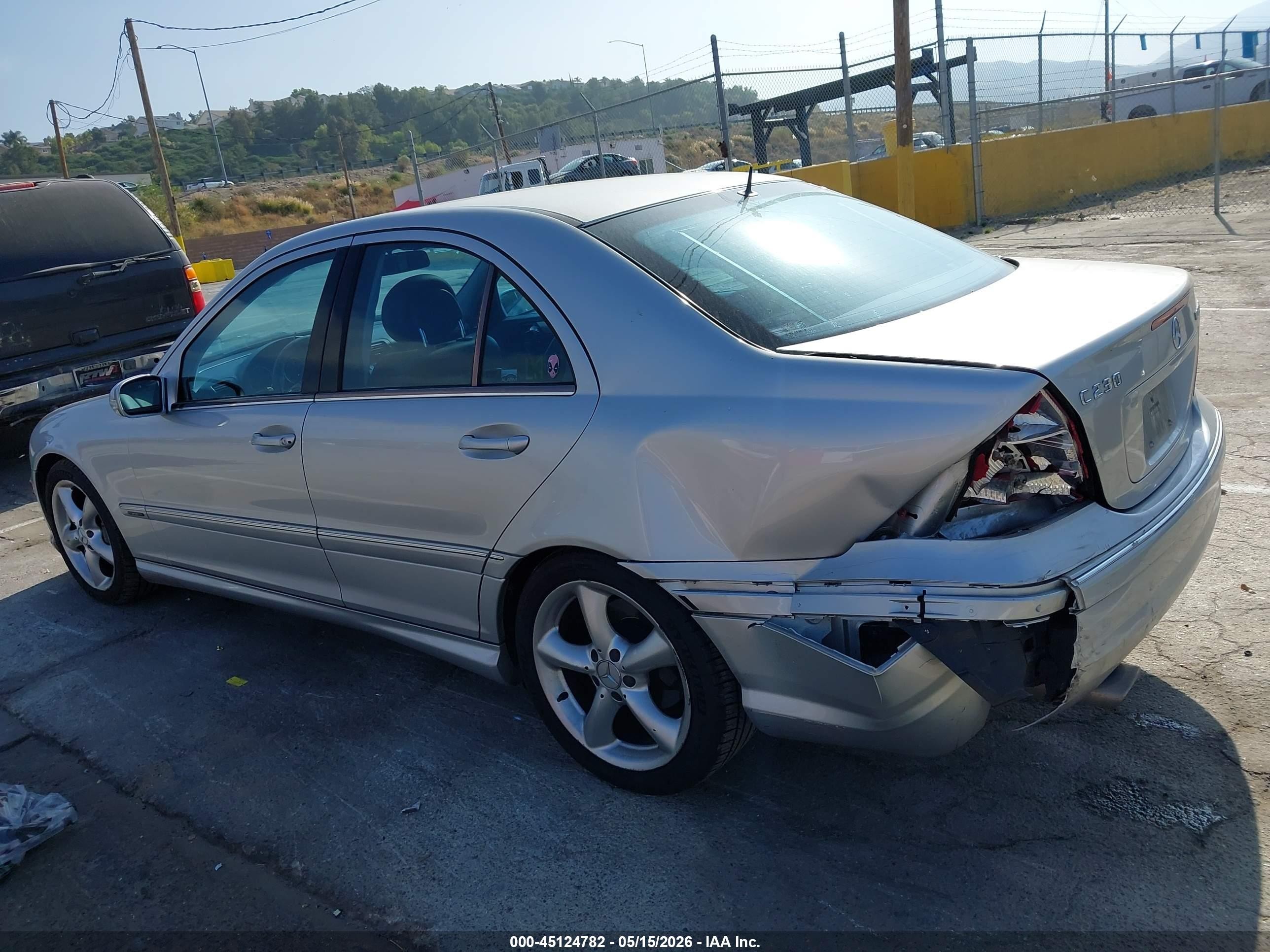 2005 Mercedes-benz C 230 Kompressor Sport White vin: WDBRF40J95F651751