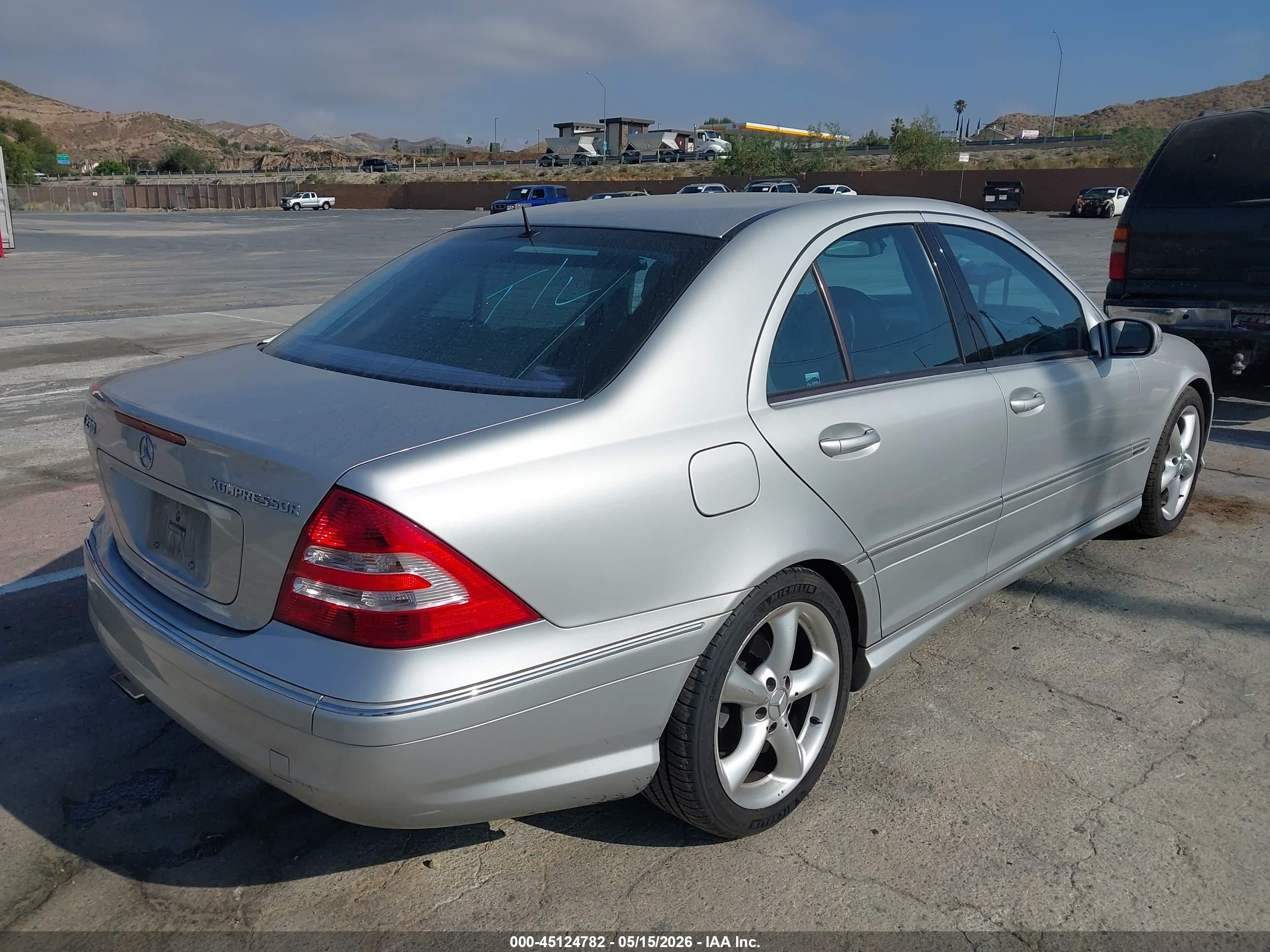 2005 Mercedes-benz C 230 Kompressor Sport White vin: WDBRF40J95F651751
