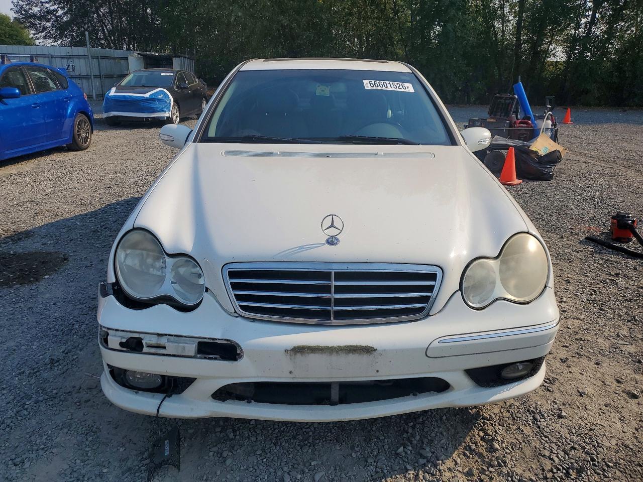 2007 Mercedes-benz C 230 White vin: WDBRF52H07F863571