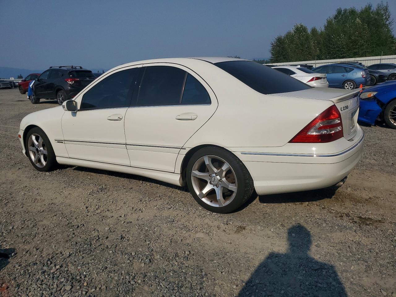 2007 Mercedes-benz C 230 White vin: WDBRF52H07F863571