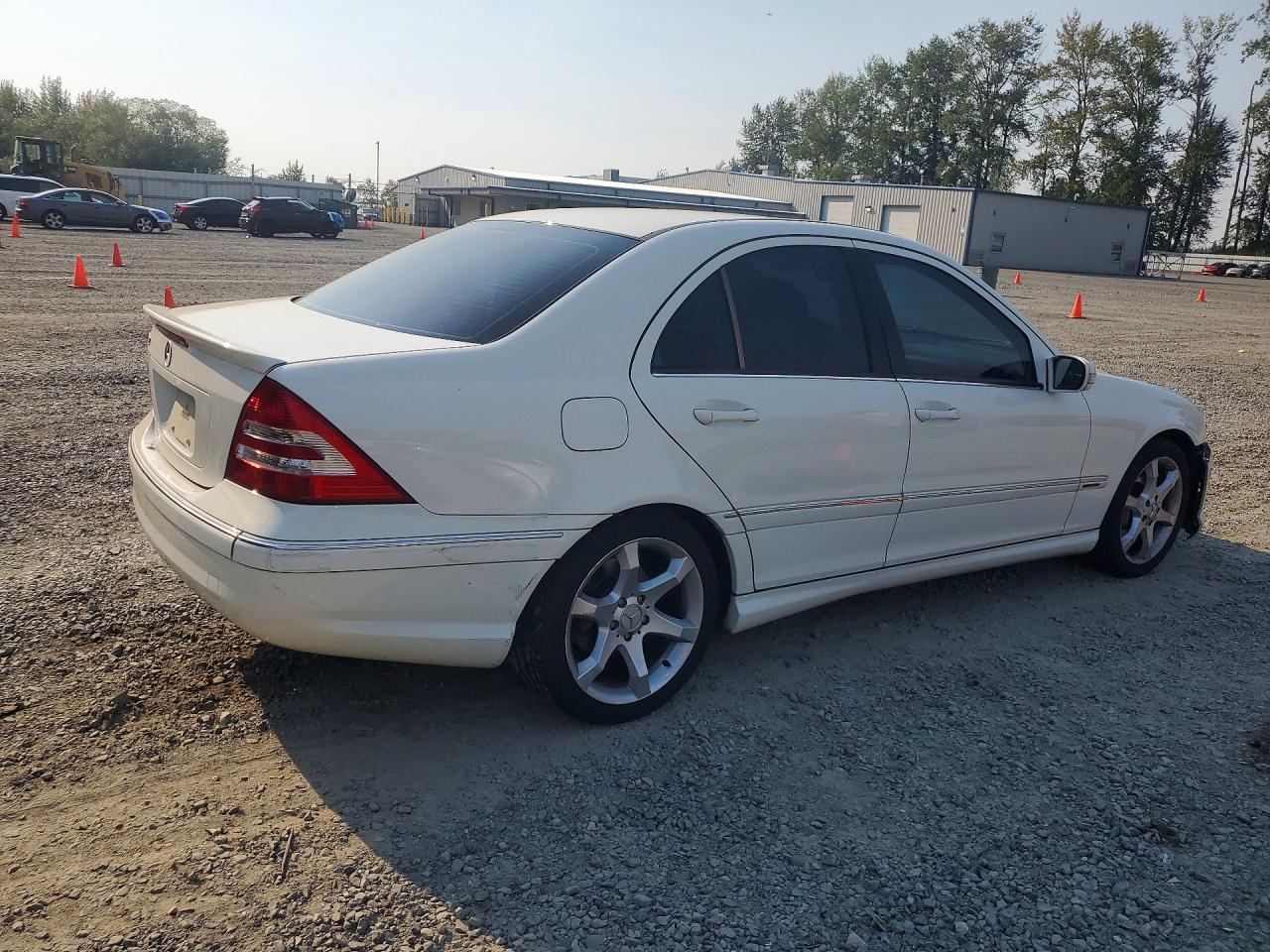 2007 Mercedes-benz C 230 White vin: WDBRF52H07F863571