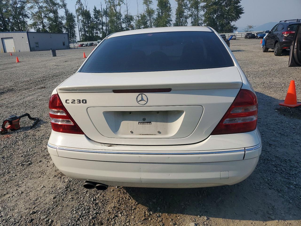 2007 Mercedes-benz C 230 White vin: WDBRF52H07F863571