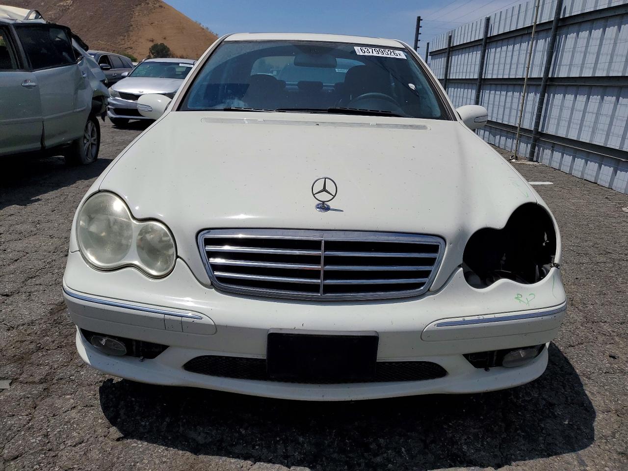 2007 Mercedes-benz C 230 White vin: WDBRF52H07F917130