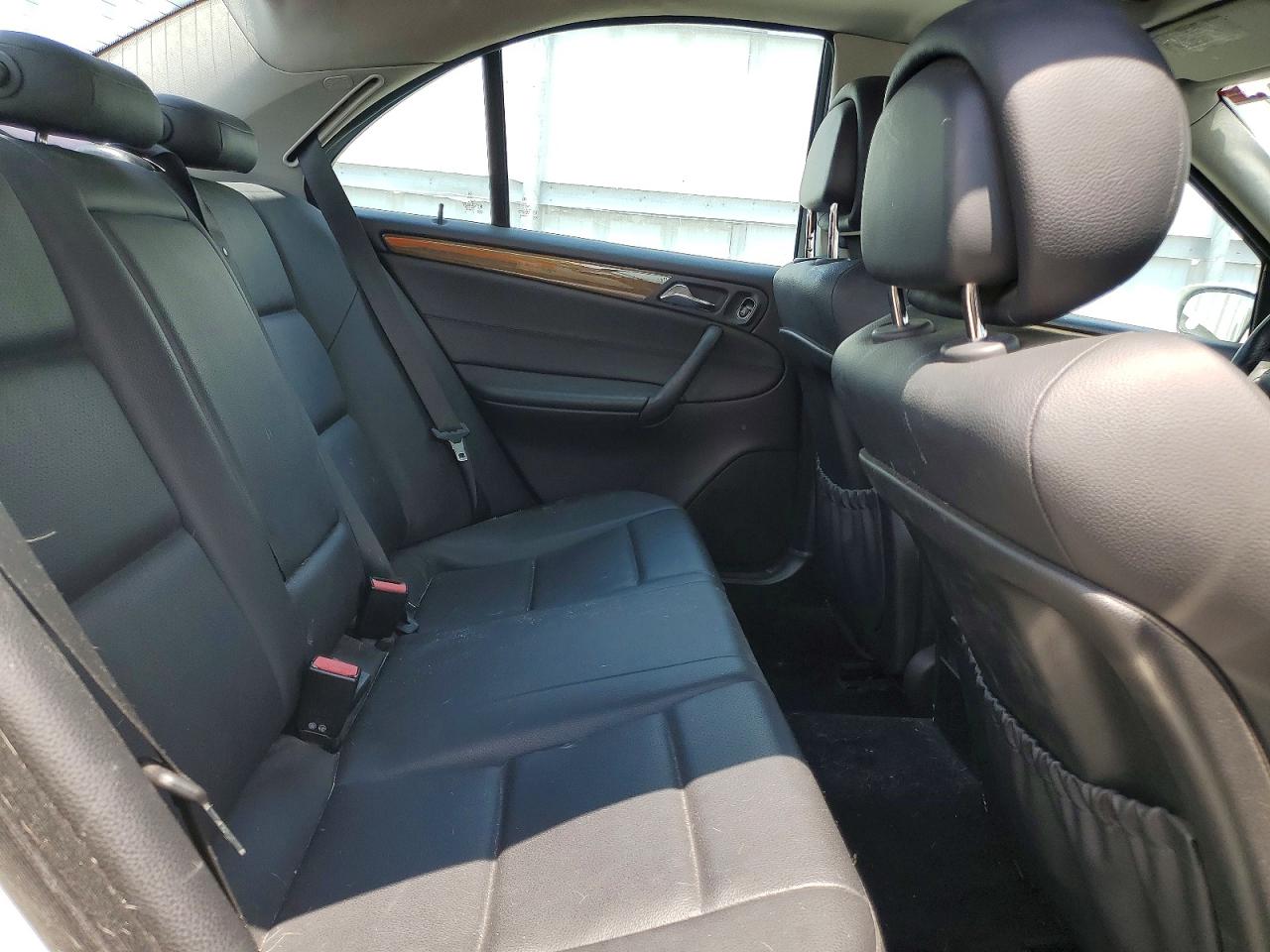 2007 Mercedes-benz C 230 White vin: WDBRF52H07F917130