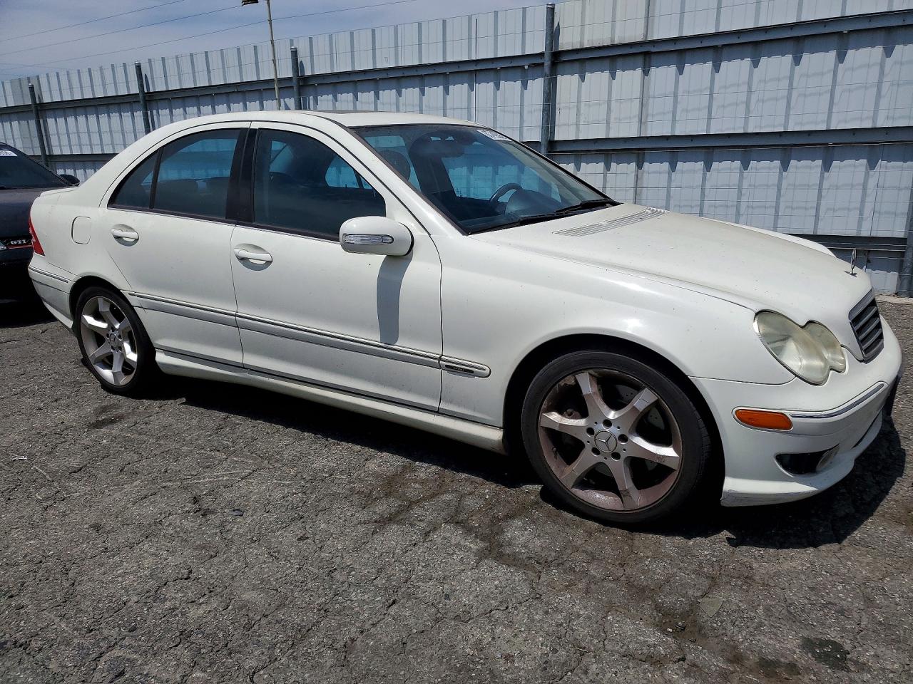 2007 Mercedes-benz C 230 White vin: WDBRF52H07F917130