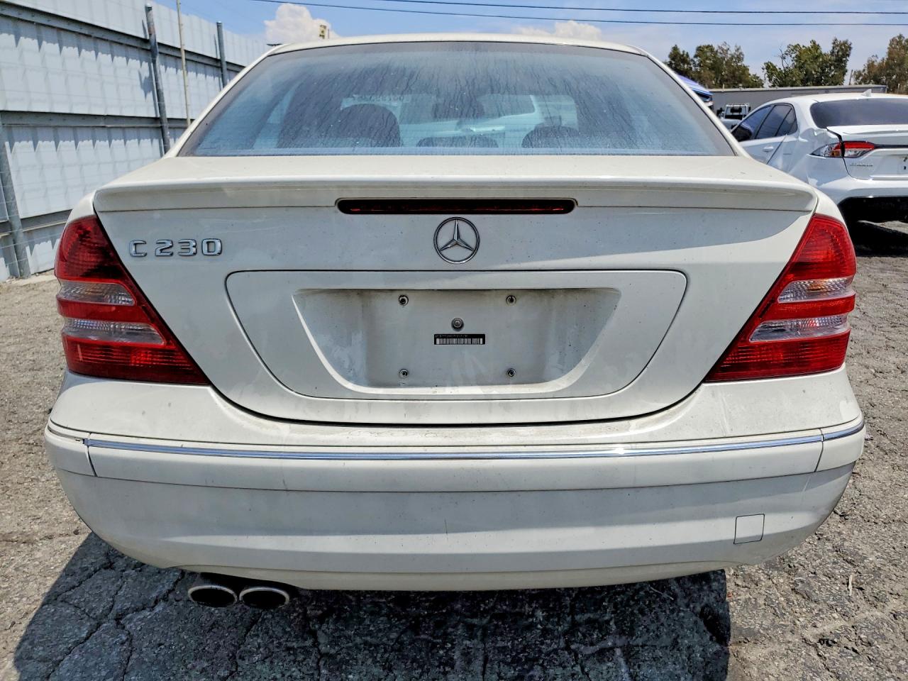 2007 Mercedes-benz C 230 White vin: WDBRF52H07F917130